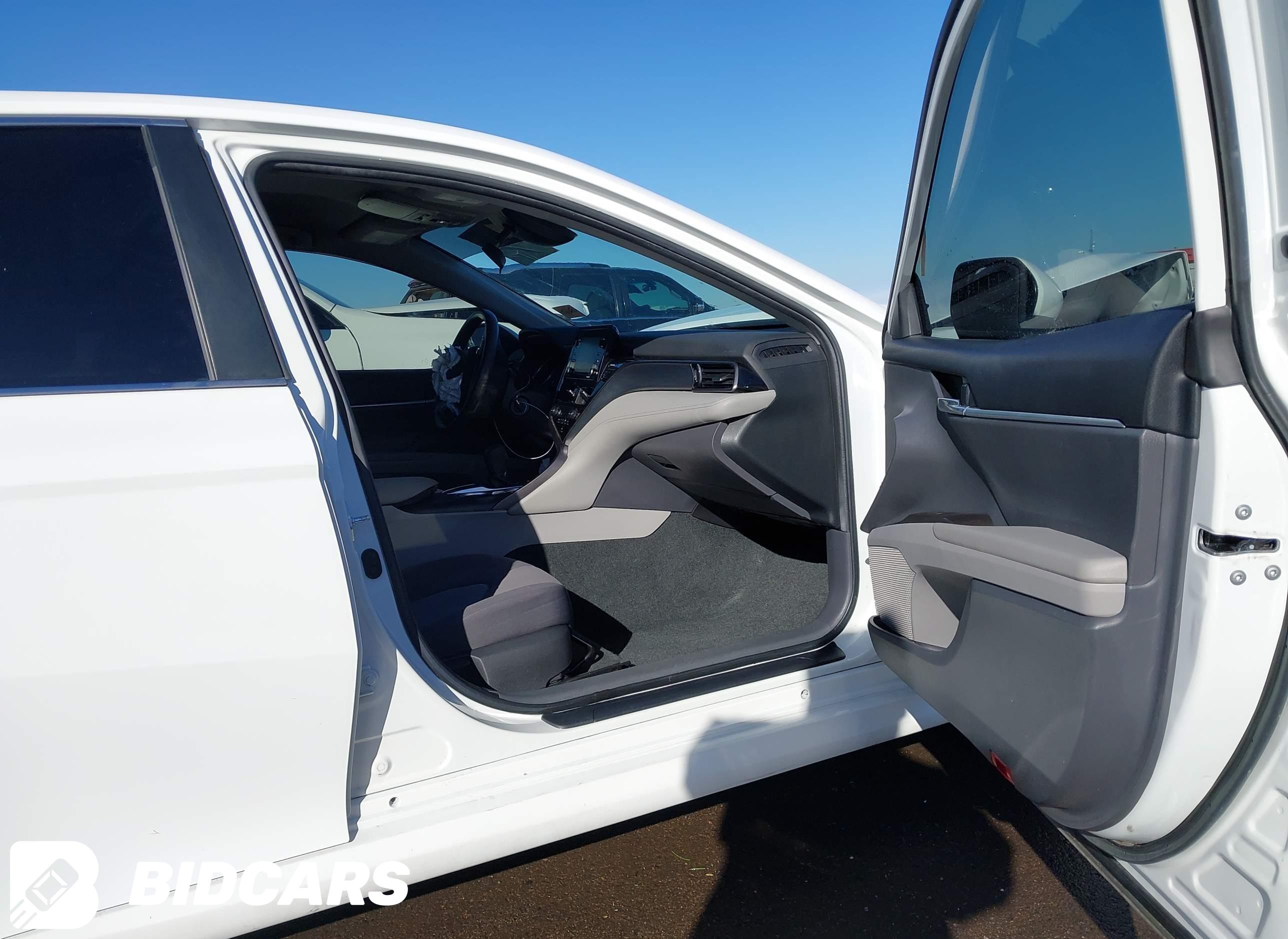 2022 Toyota Camry, LE