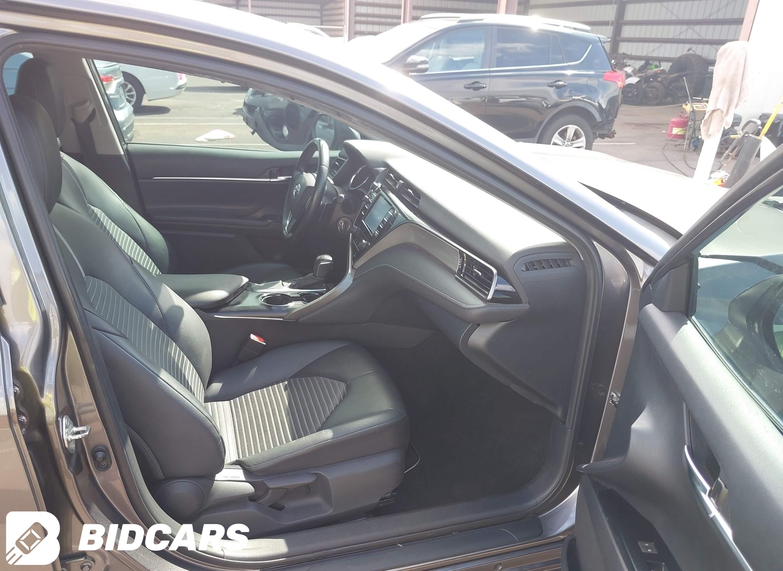 2020 Toyota Camry, SE