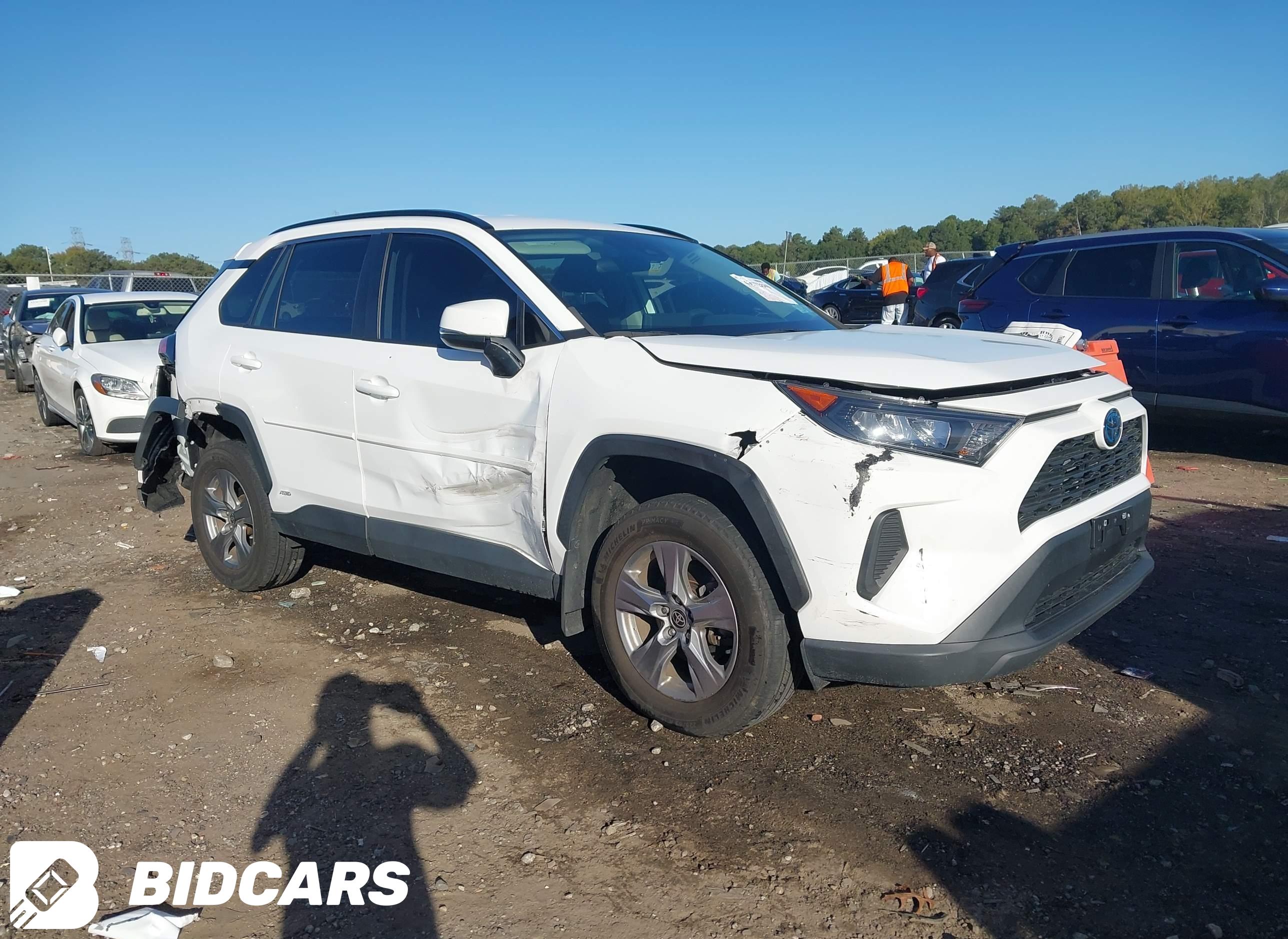 2022 Toyota RAV4, Hybrid LE