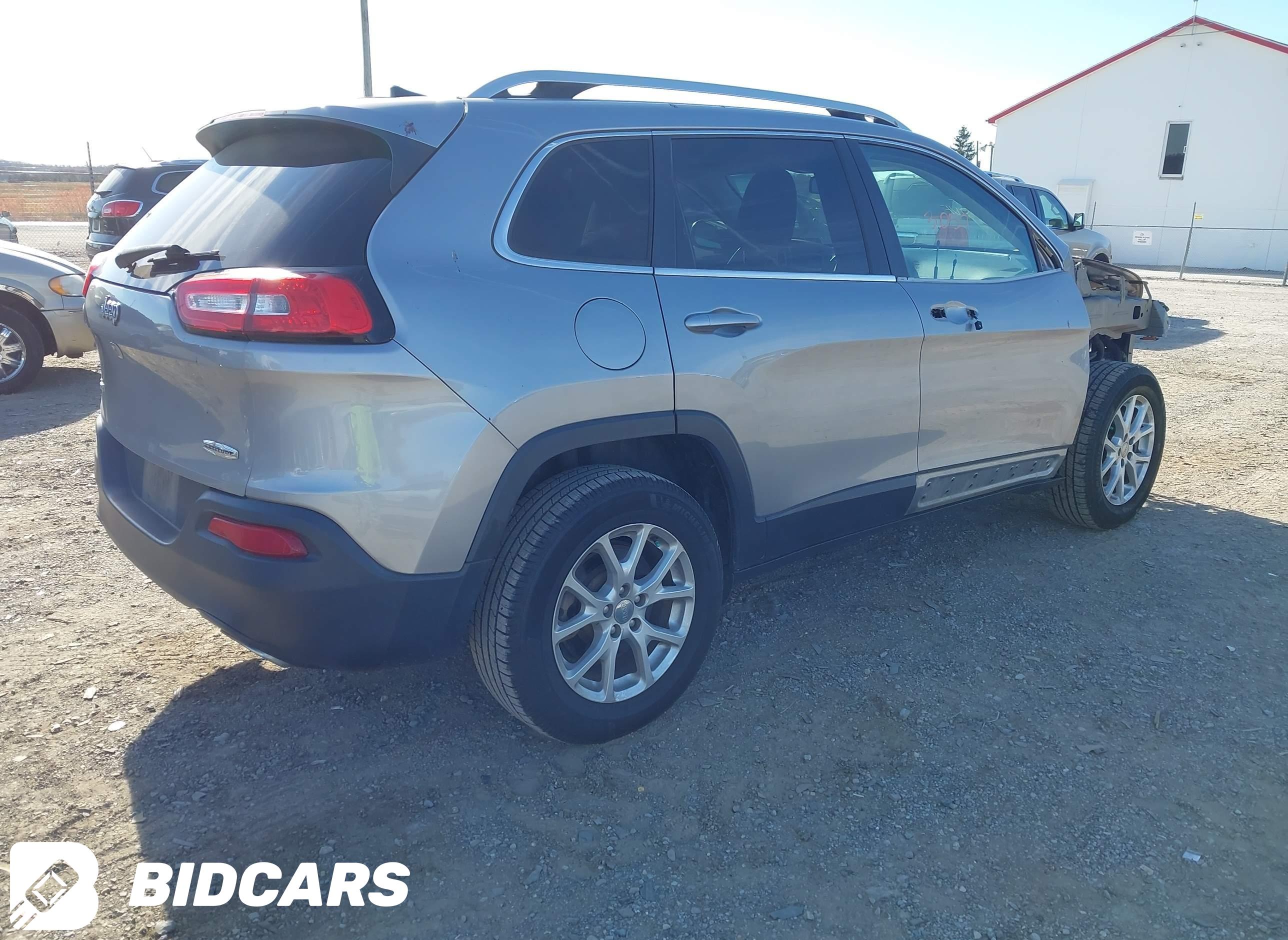 2016 Jeep Cherokee, Latitude