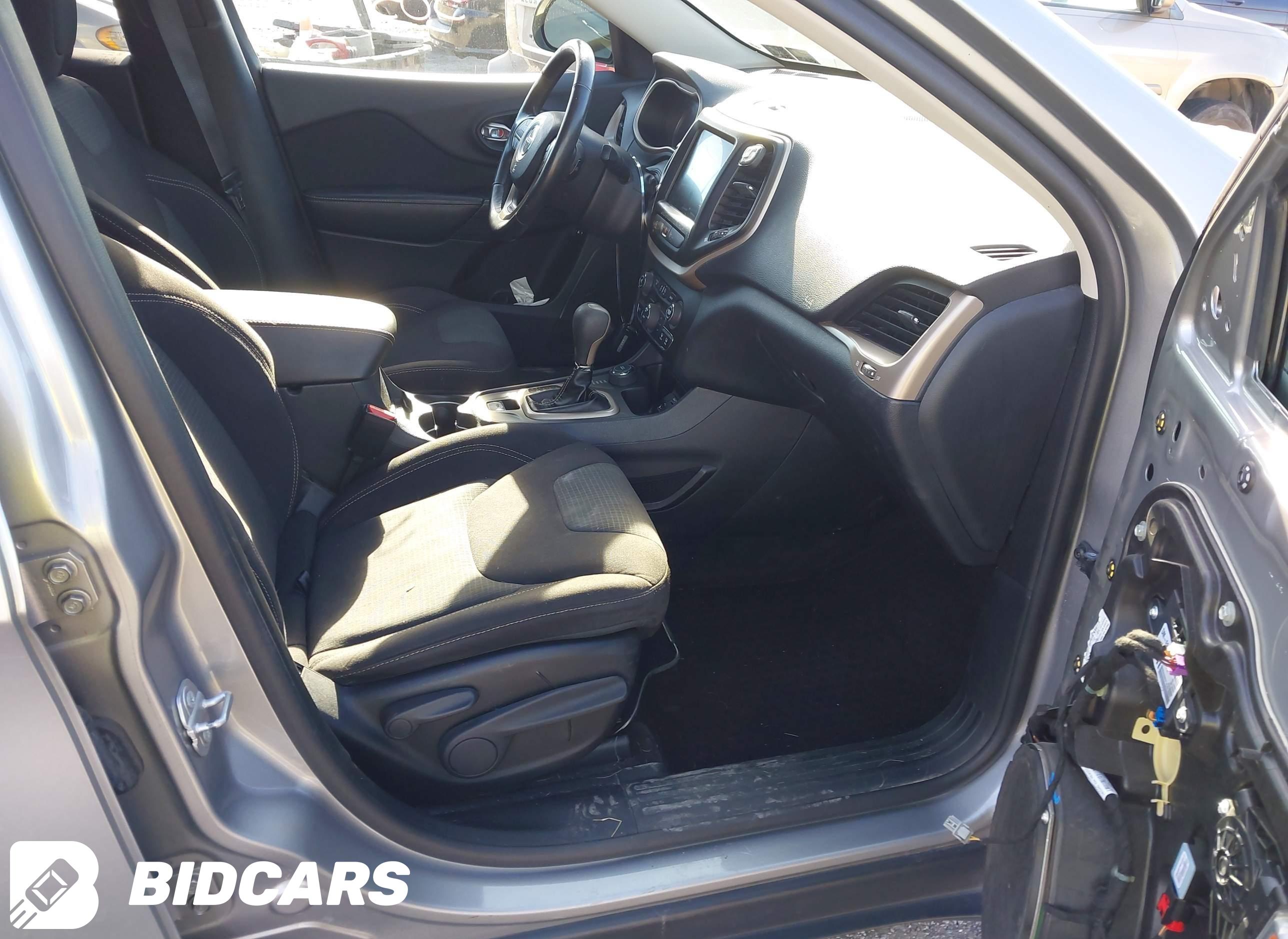 2016 Jeep Cherokee, Latitude