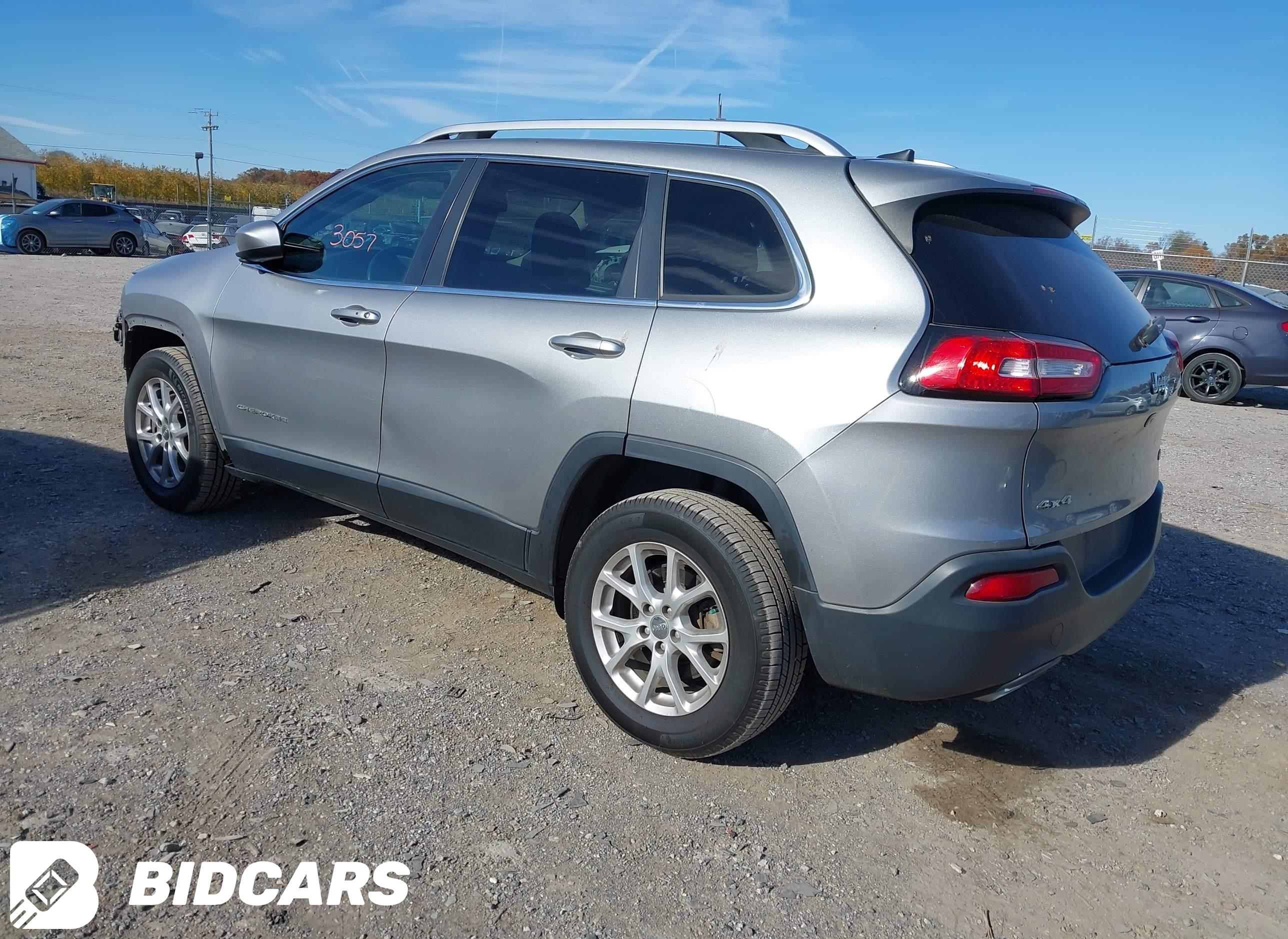 2016 Jeep Cherokee, Latitude