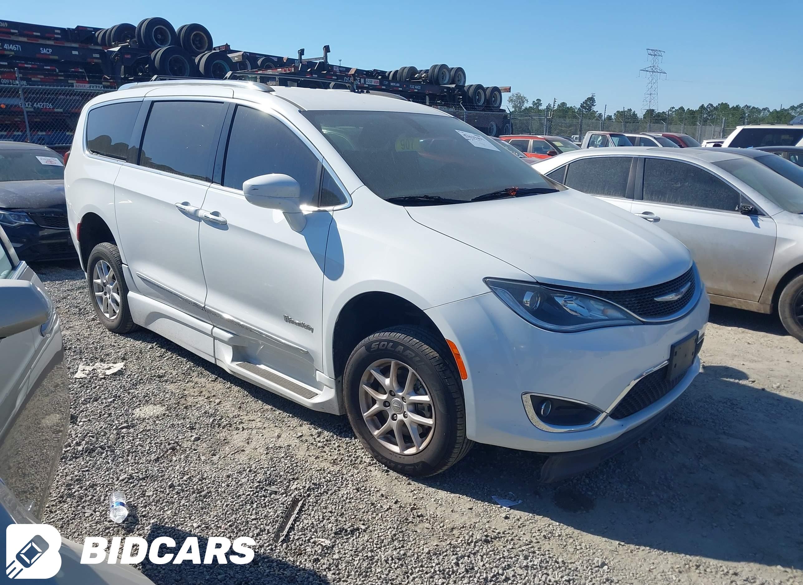 2020 Chrysler Pacifica, Touri...