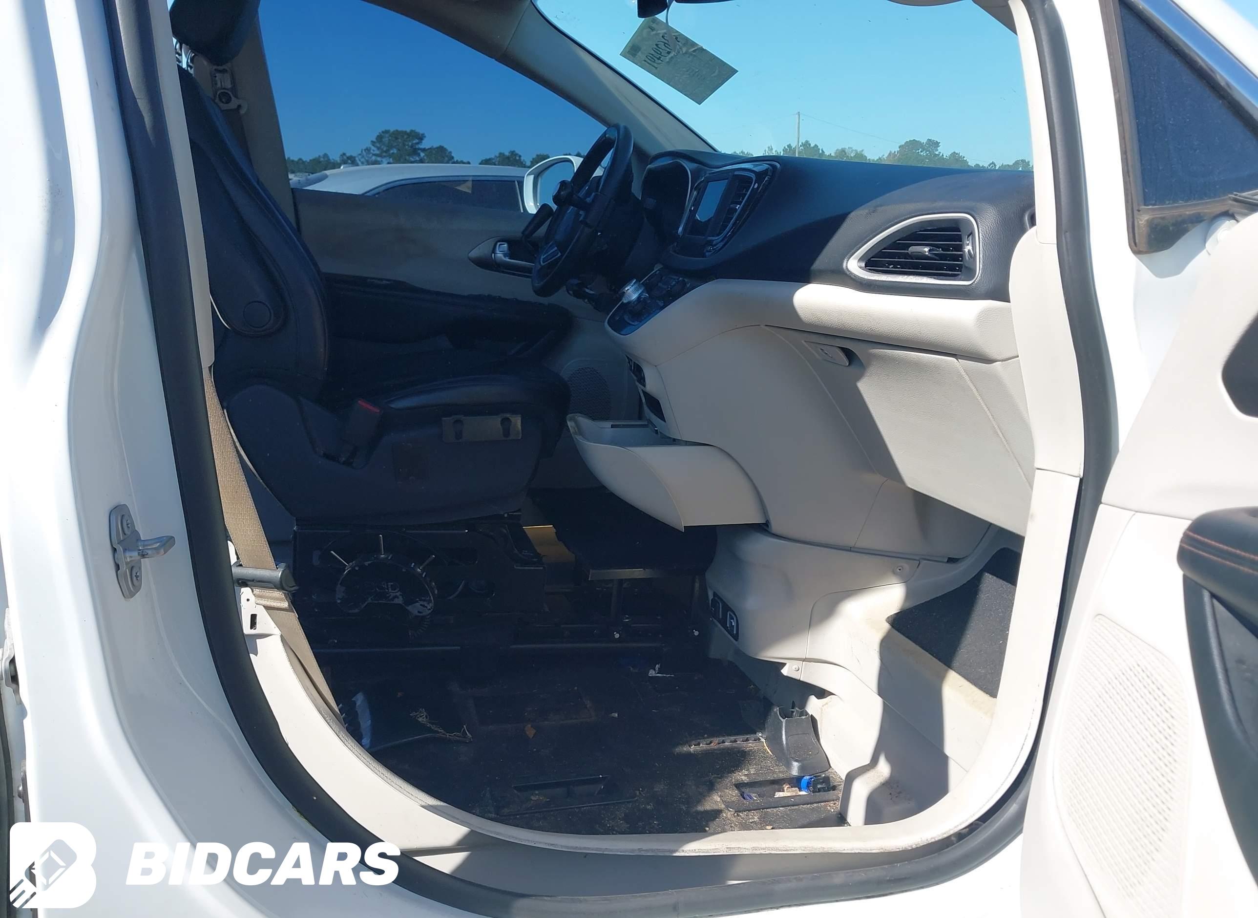 2020 Chrysler Pacifica, Touri...