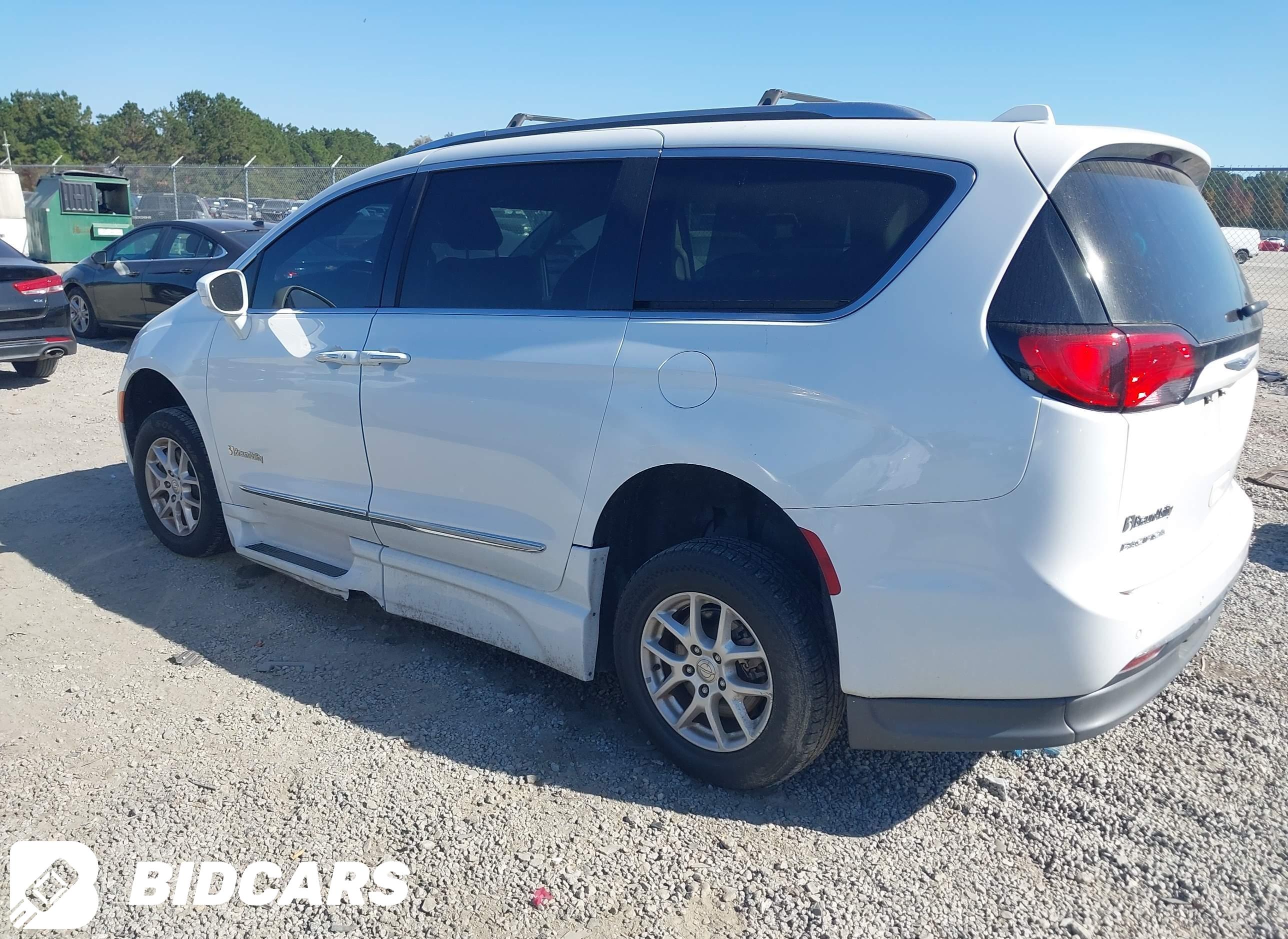 2020 Chrysler Pacifica, Touri...