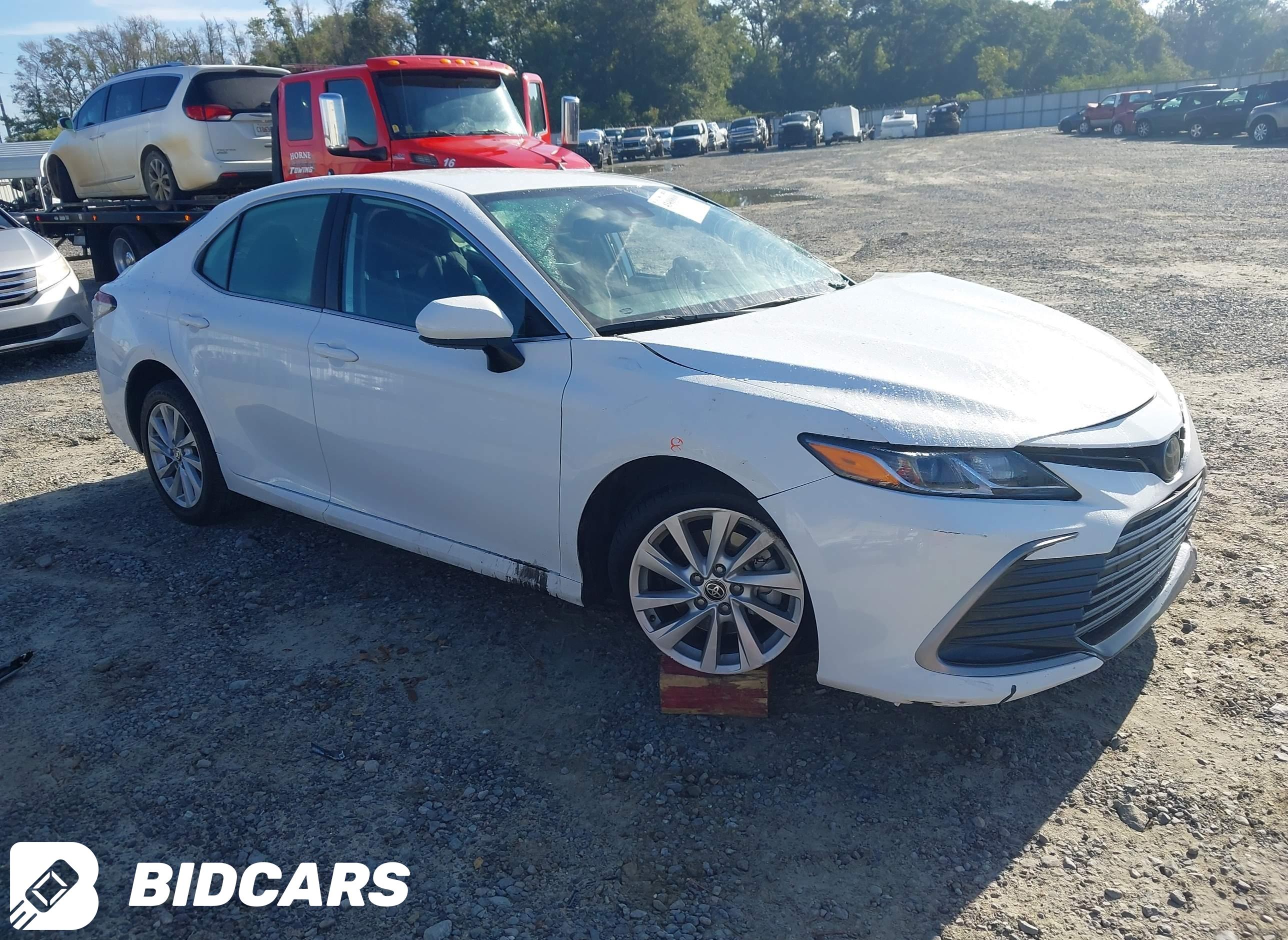 2022 Toyota Camry, LE