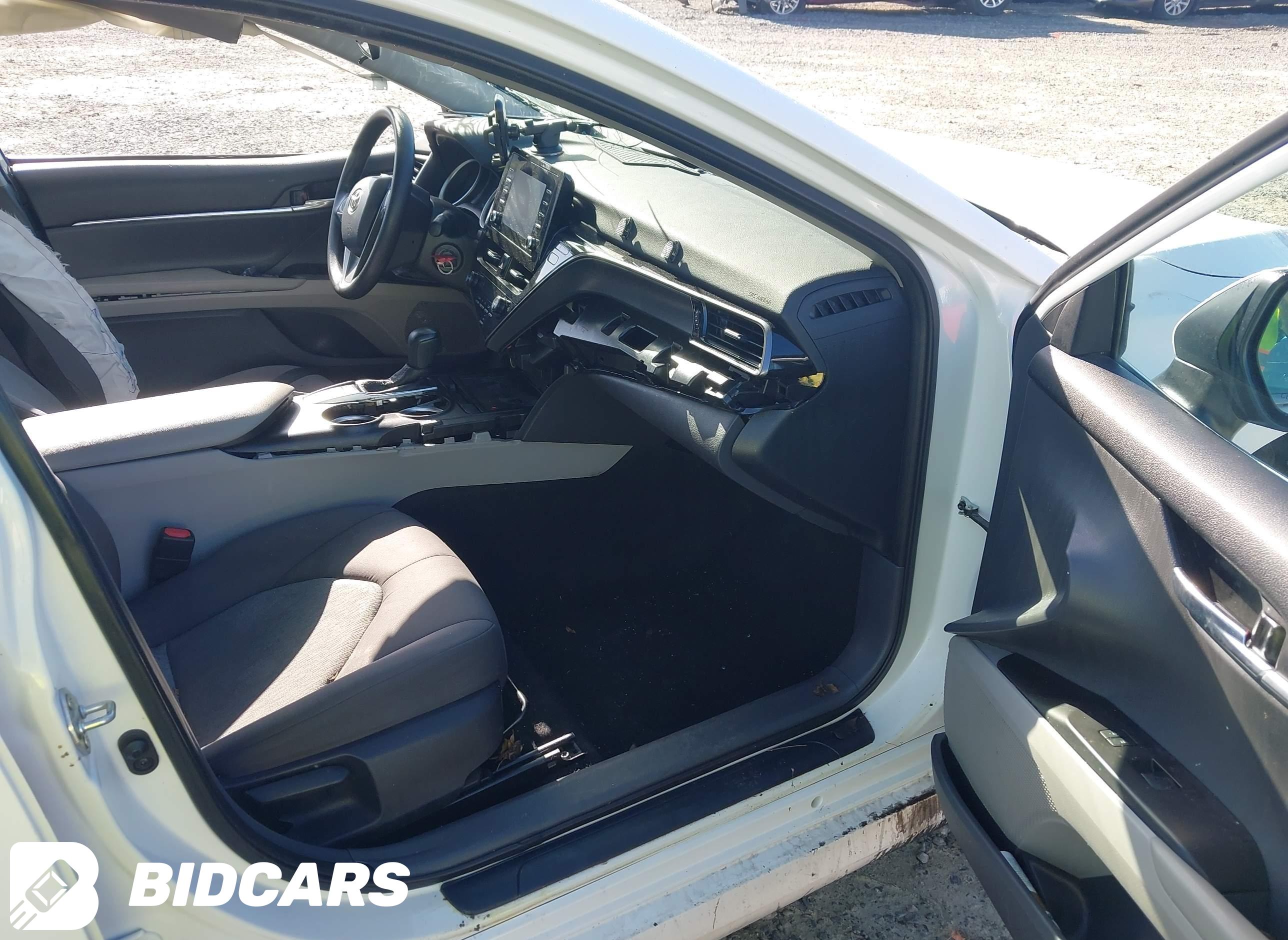 2022 Toyota Camry, LE