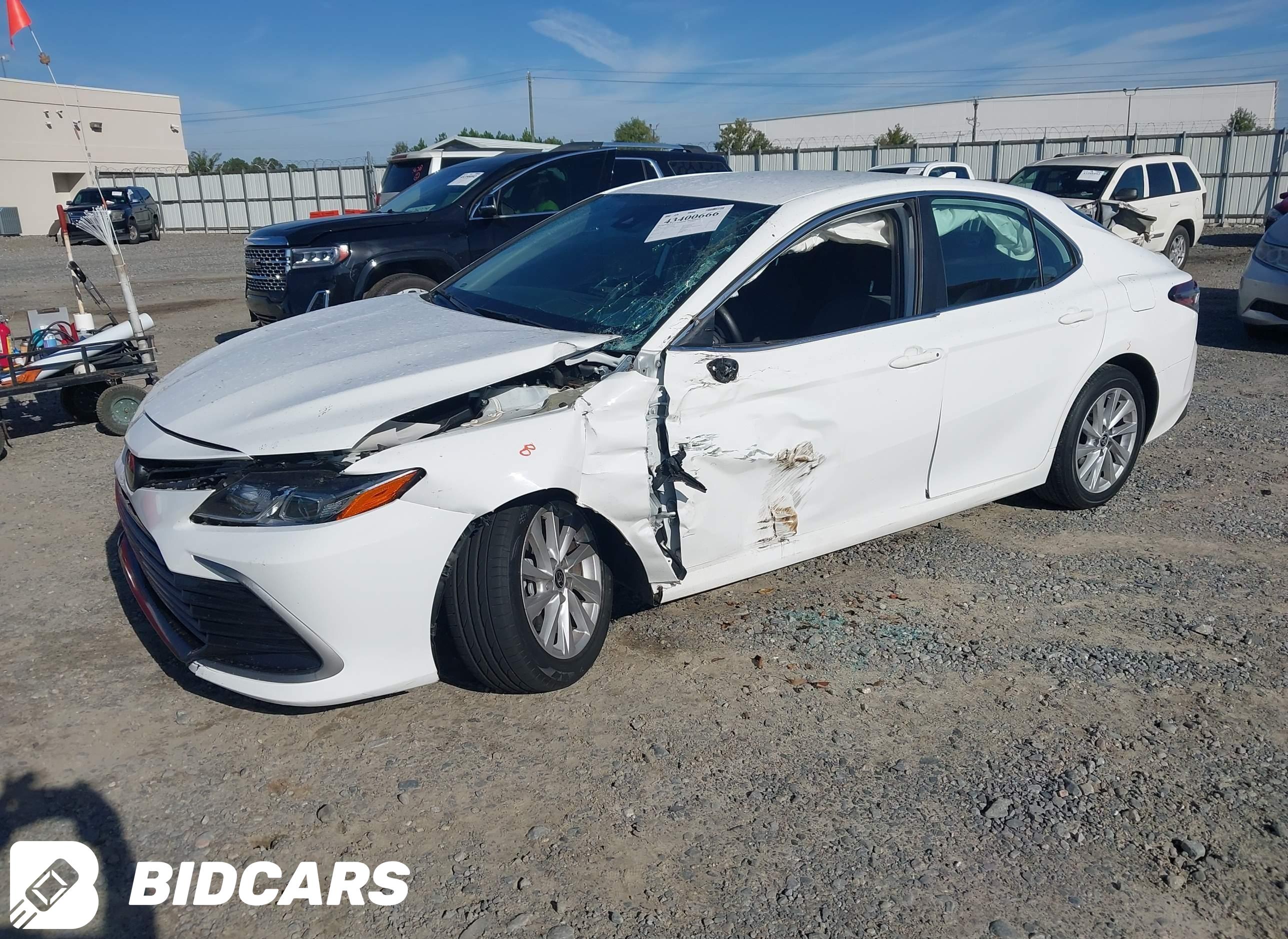 2022 Toyota Camry, LE