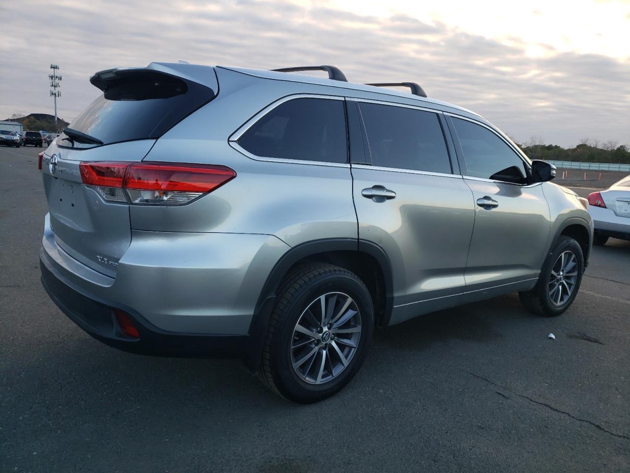 2018 Toyota Highlander, SE