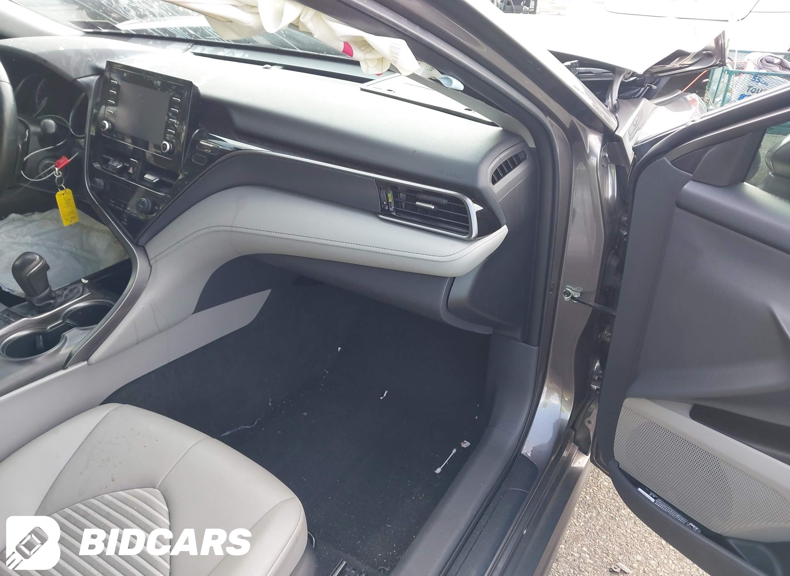 2022 Toyota Camry, SE