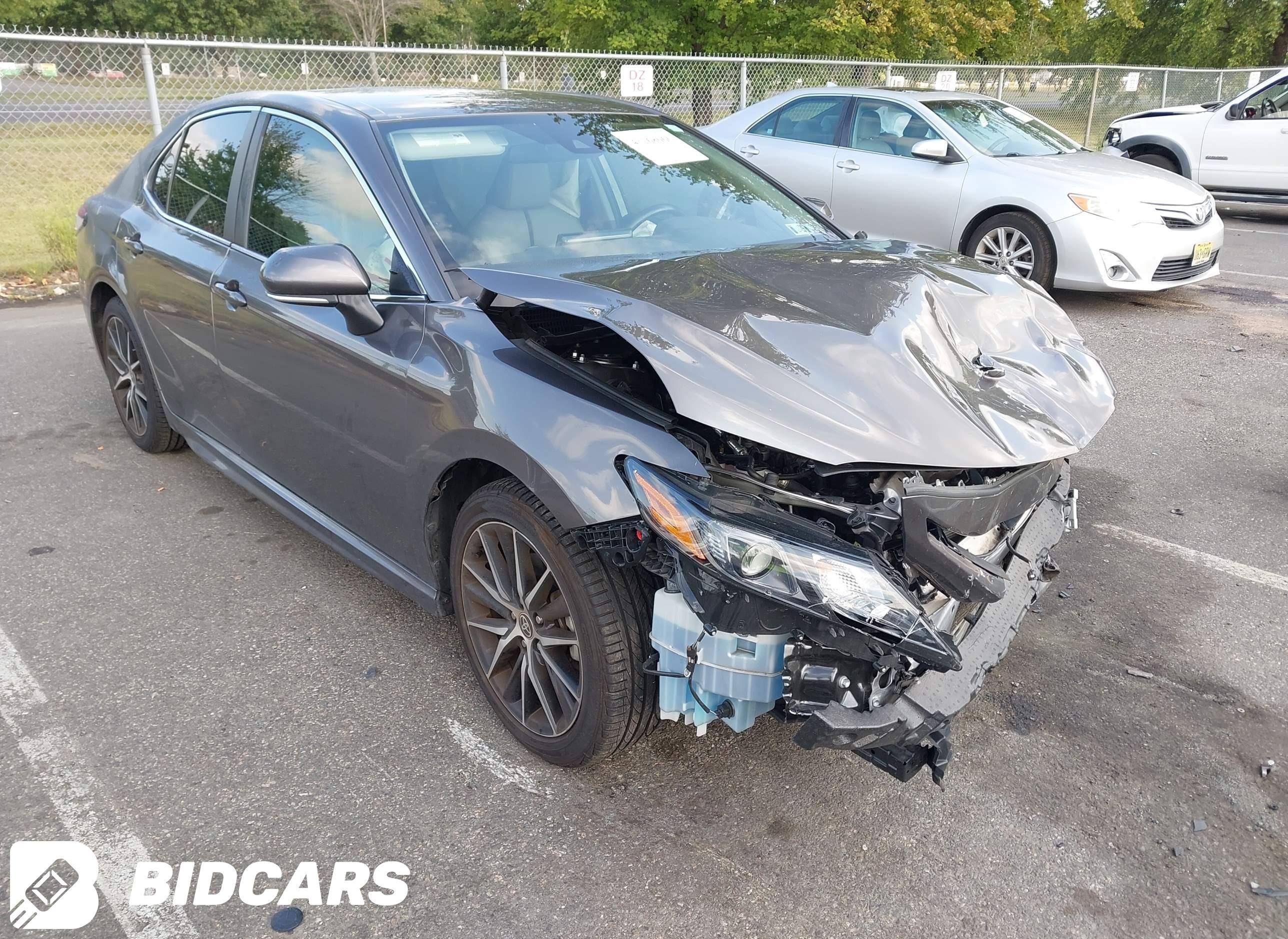 2022 Toyota Camry, SE