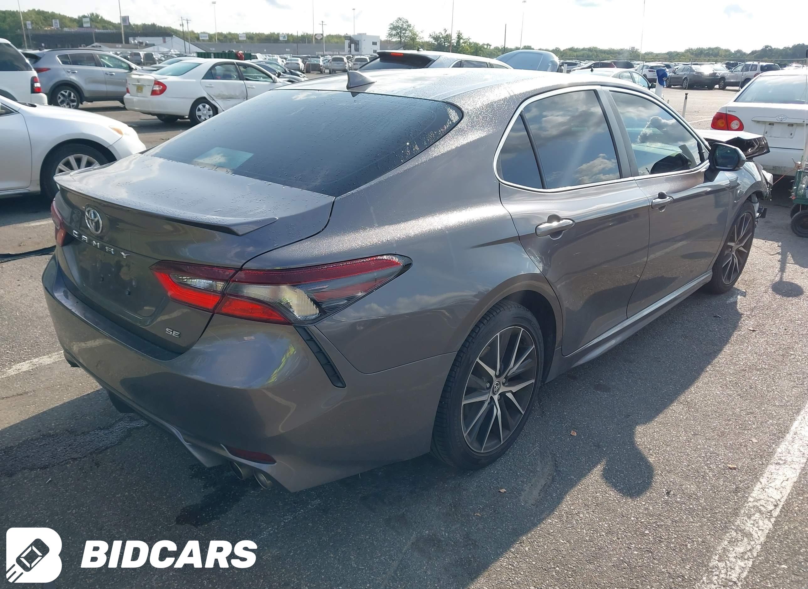 2022 Toyota Camry, SE