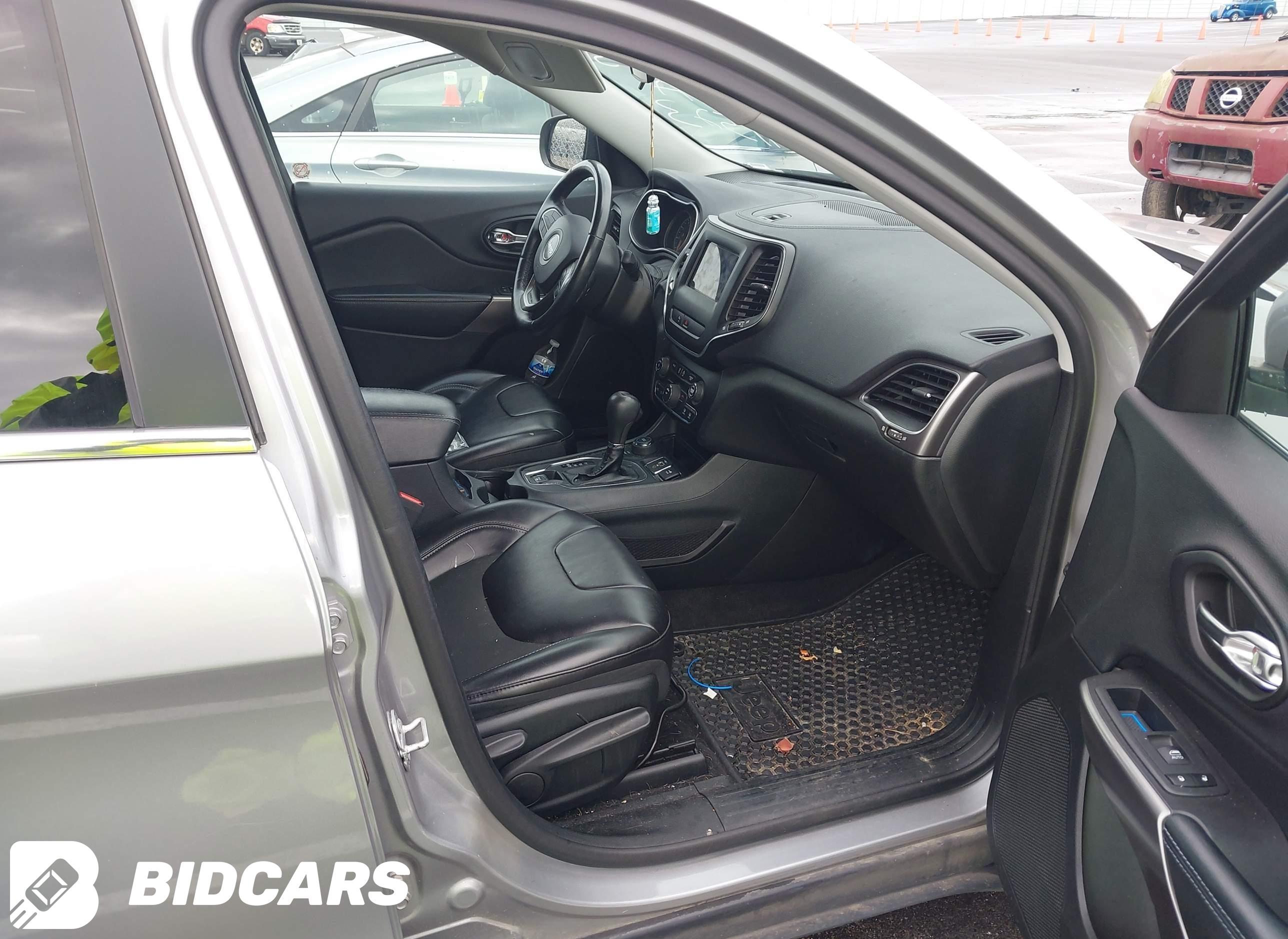 2019 Jeep Cherokee, Latitude...