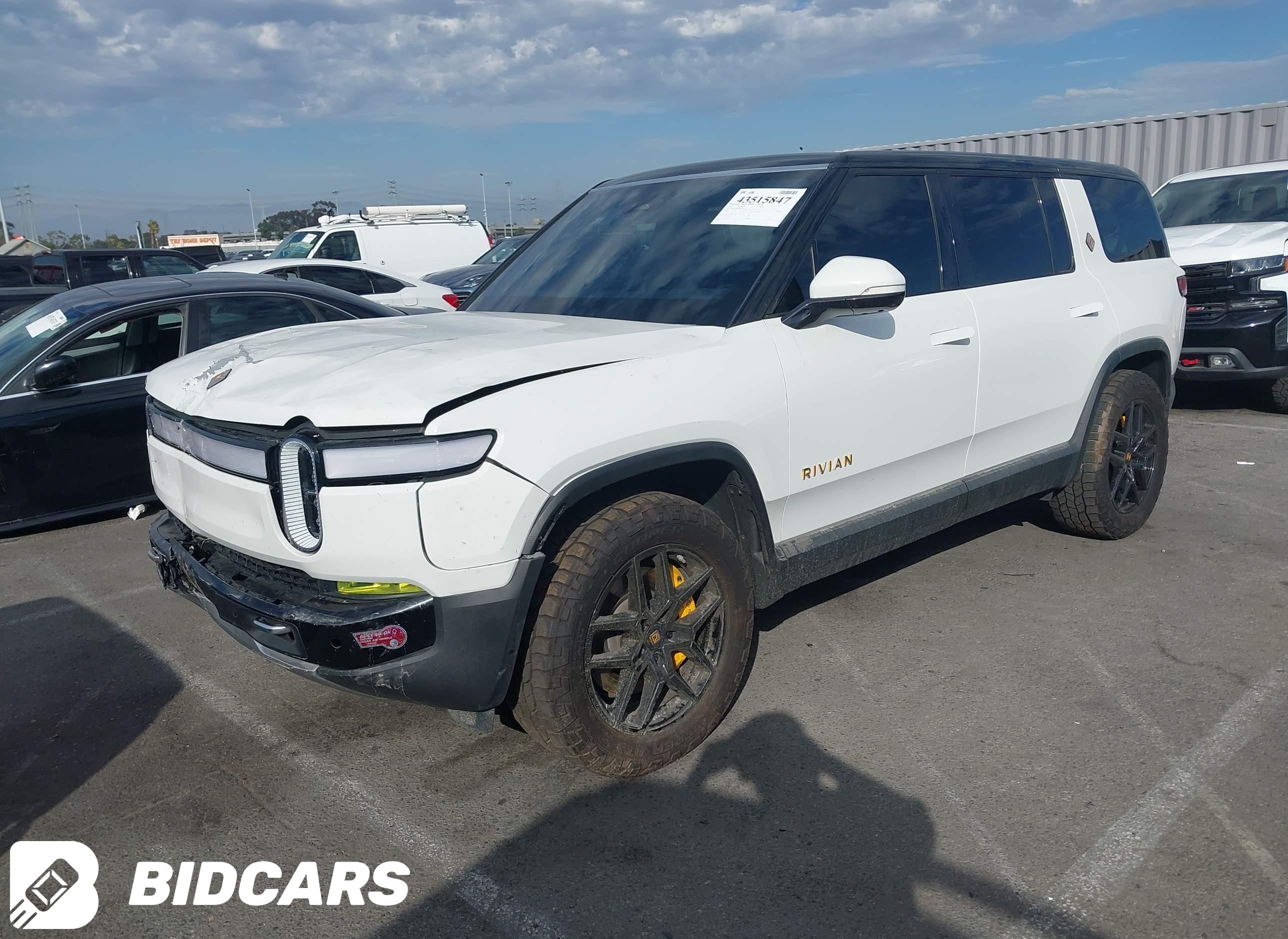 2023 Rivian R1S, Adventure