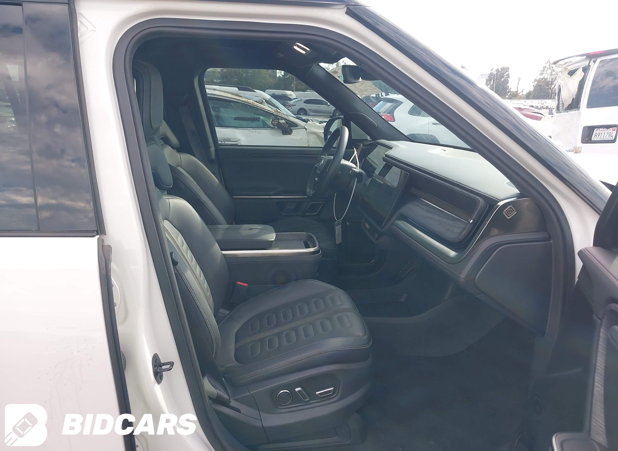 2023 Rivian R1S, Adventure