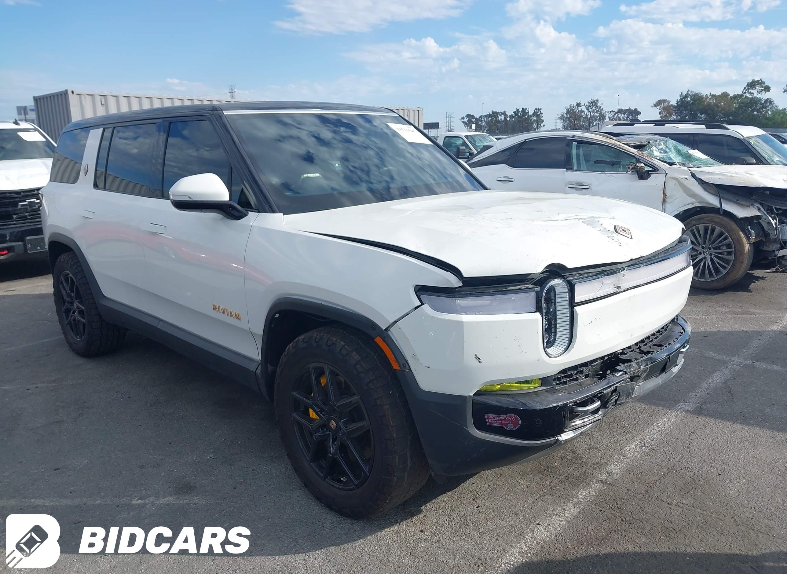 2023 Rivian R1S, Adventure