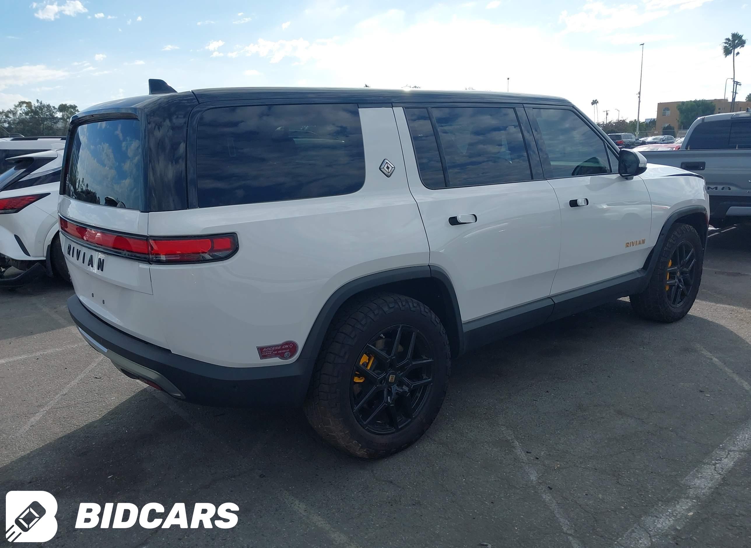 2023 Rivian R1S, Adventure