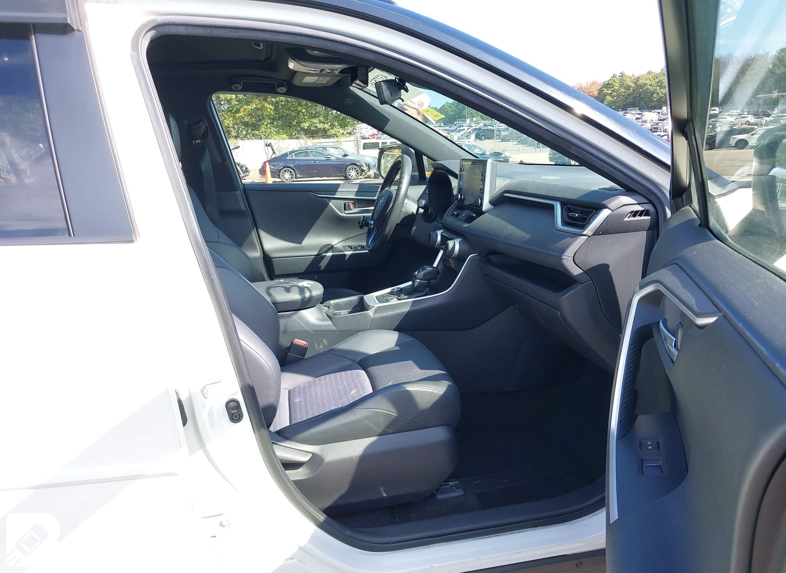 2020 Toyota RAV4, Hybrid Xse