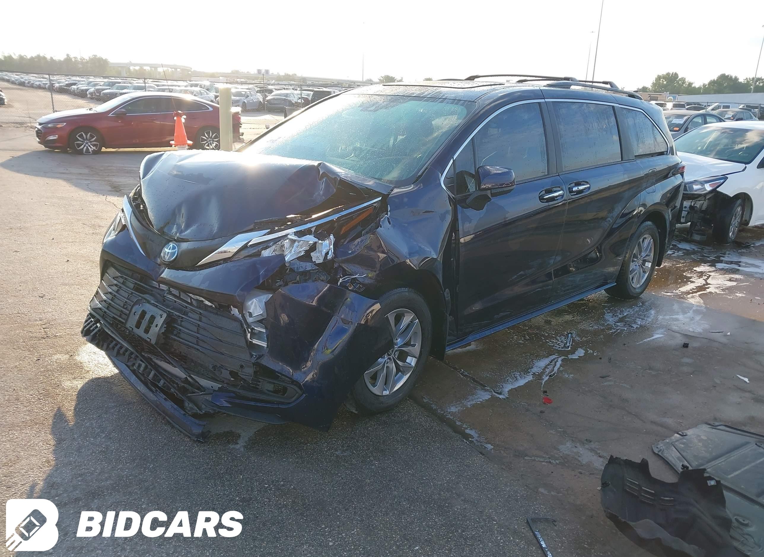 2025 Toyota Sienna, Xle