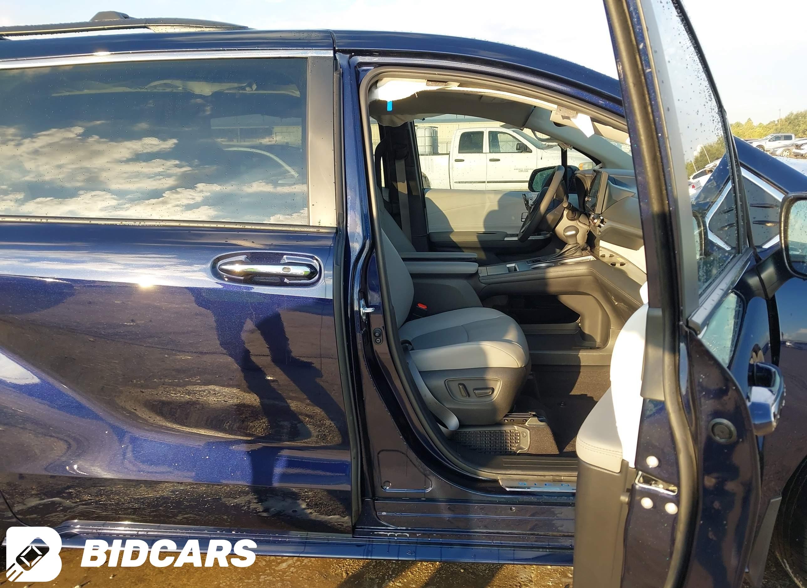 2025 Toyota Sienna, Xle