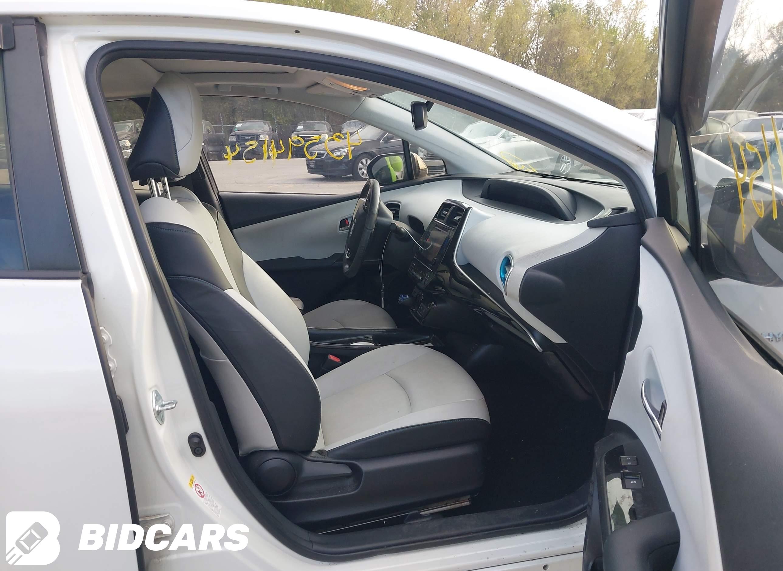 2016 Toyota Prius, Four