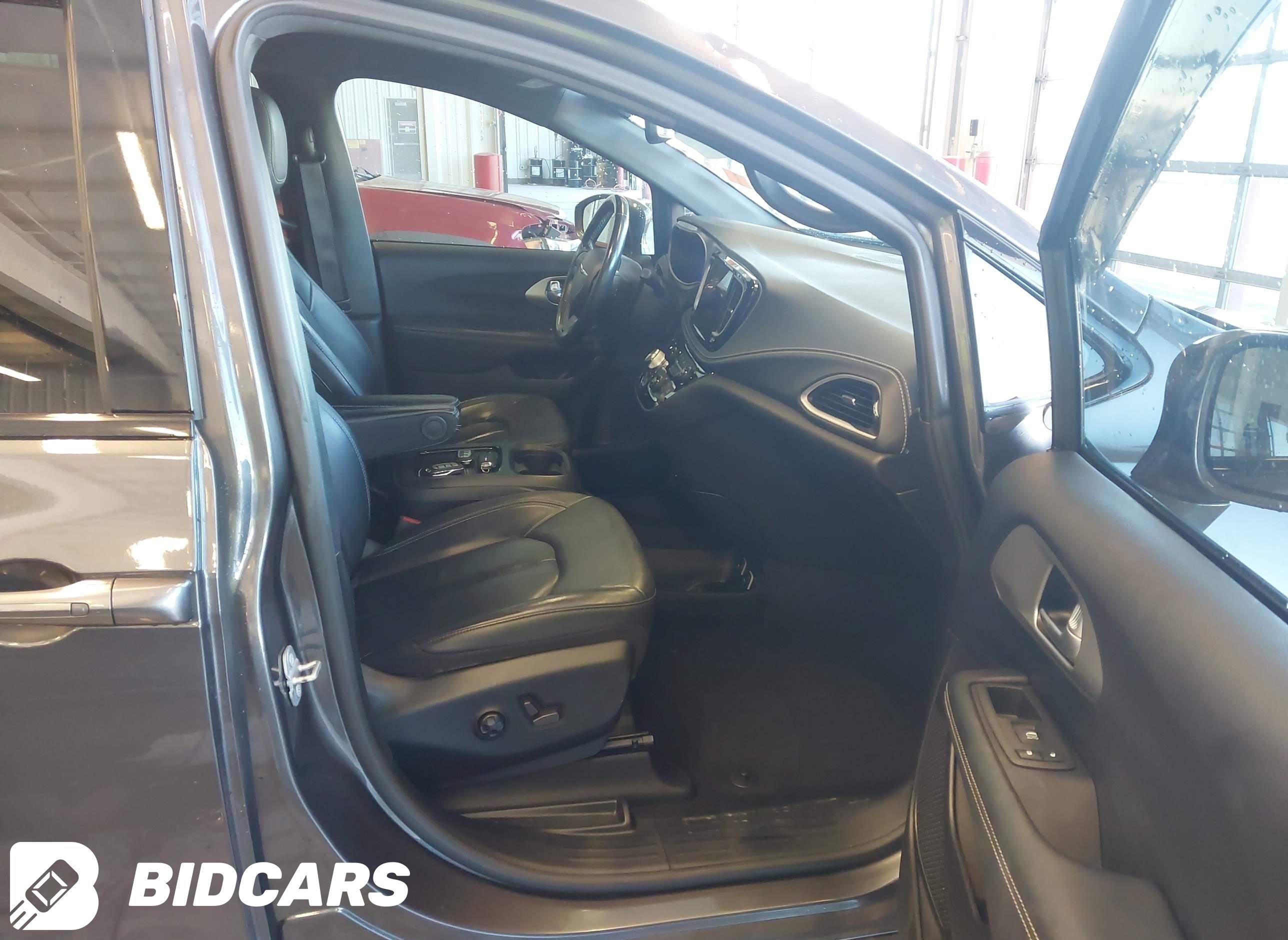 2021 Chrysler Pacifica, Touri...