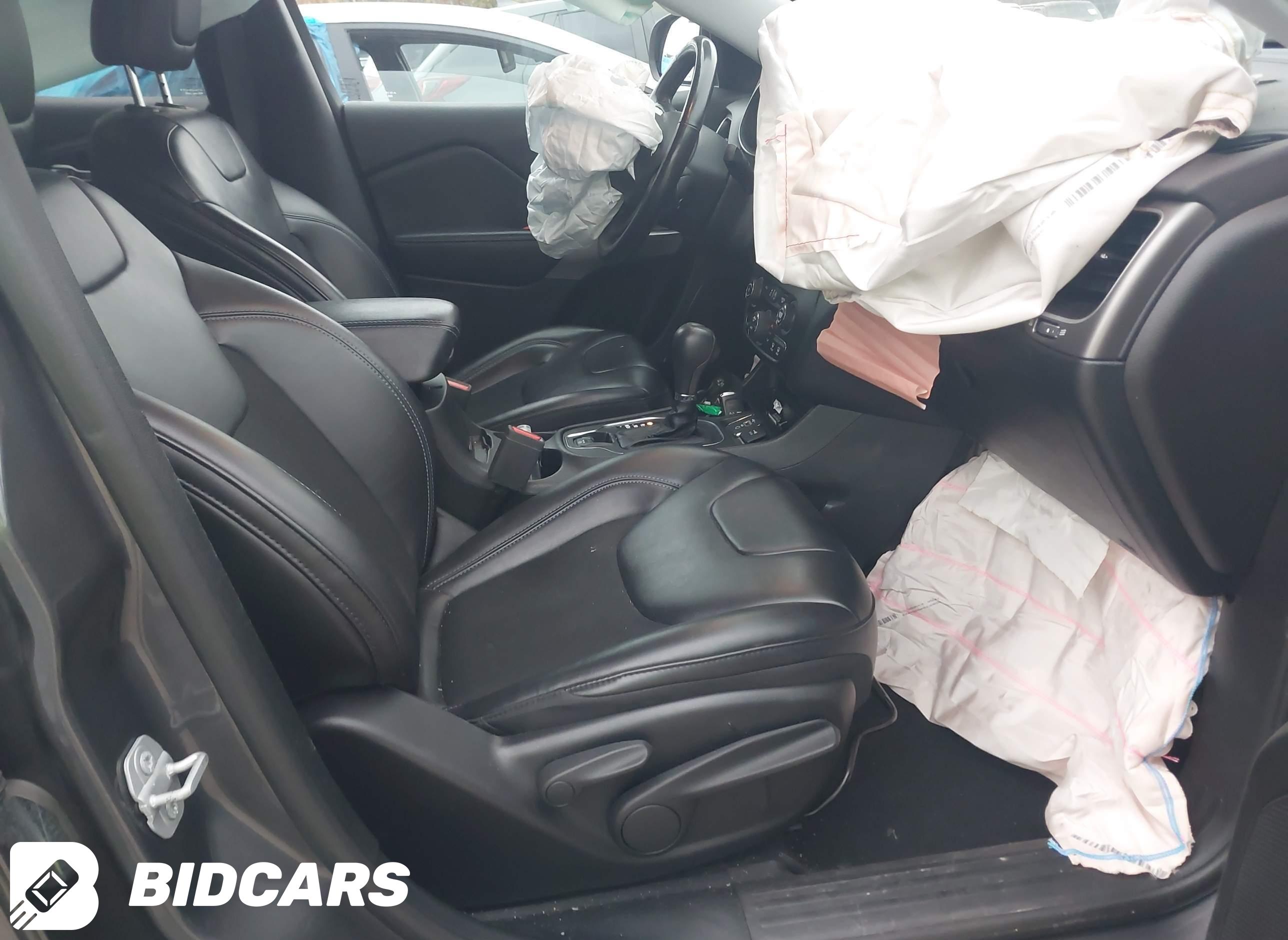 2019 Jeep Cherokee, Latitude...