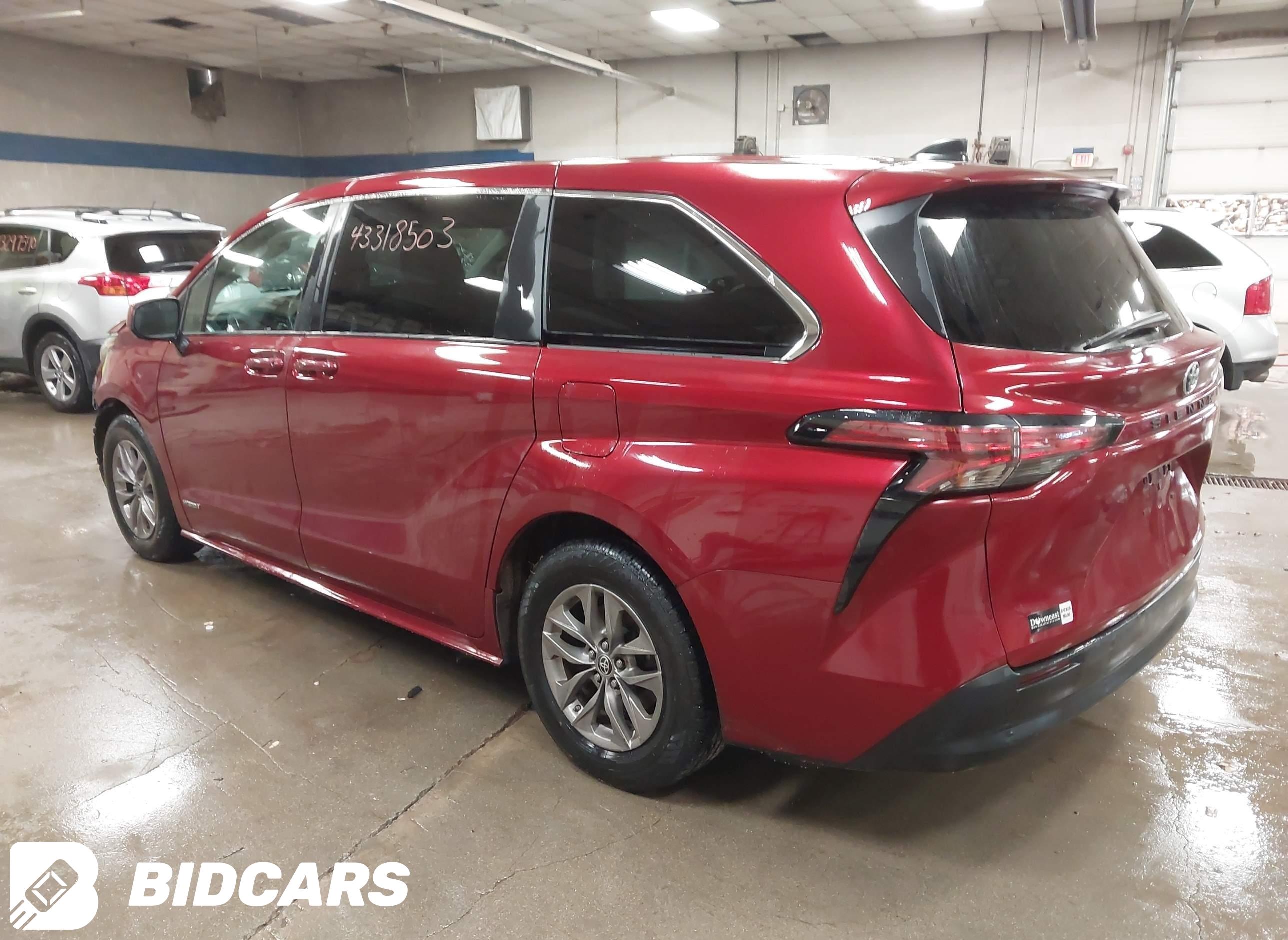 2021 Toyota Sienna, LE