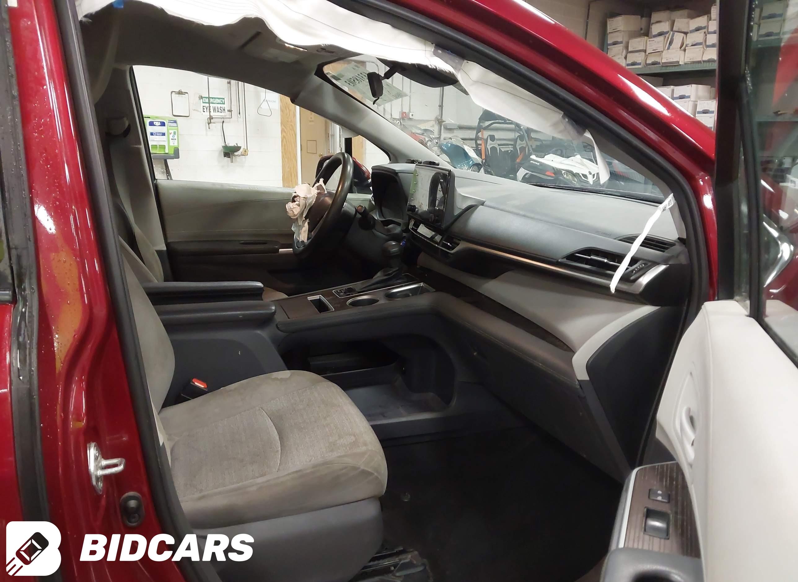 2021 Toyota Sienna, LE