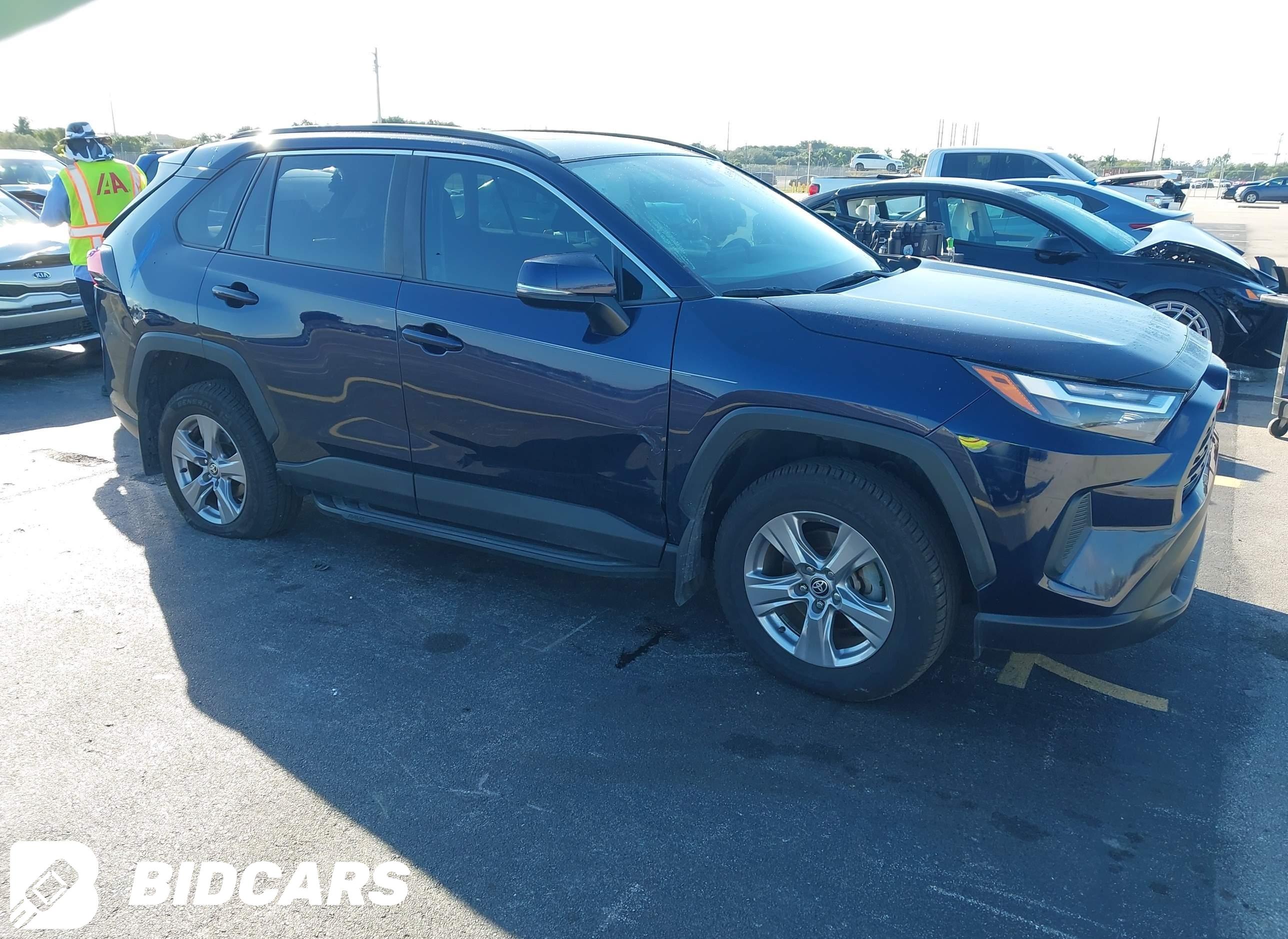 2022 Toyota RAV4, Xle