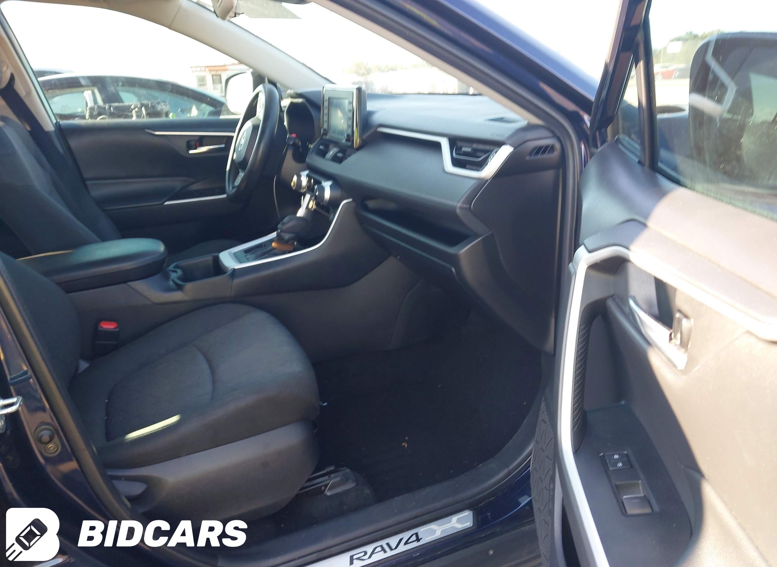 2022 Toyota RAV4, Xle