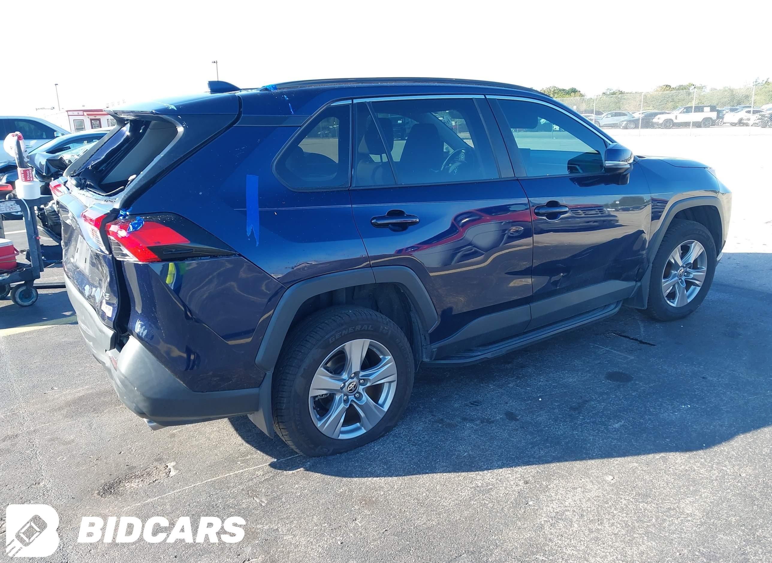 2022 Toyota RAV4, Xle