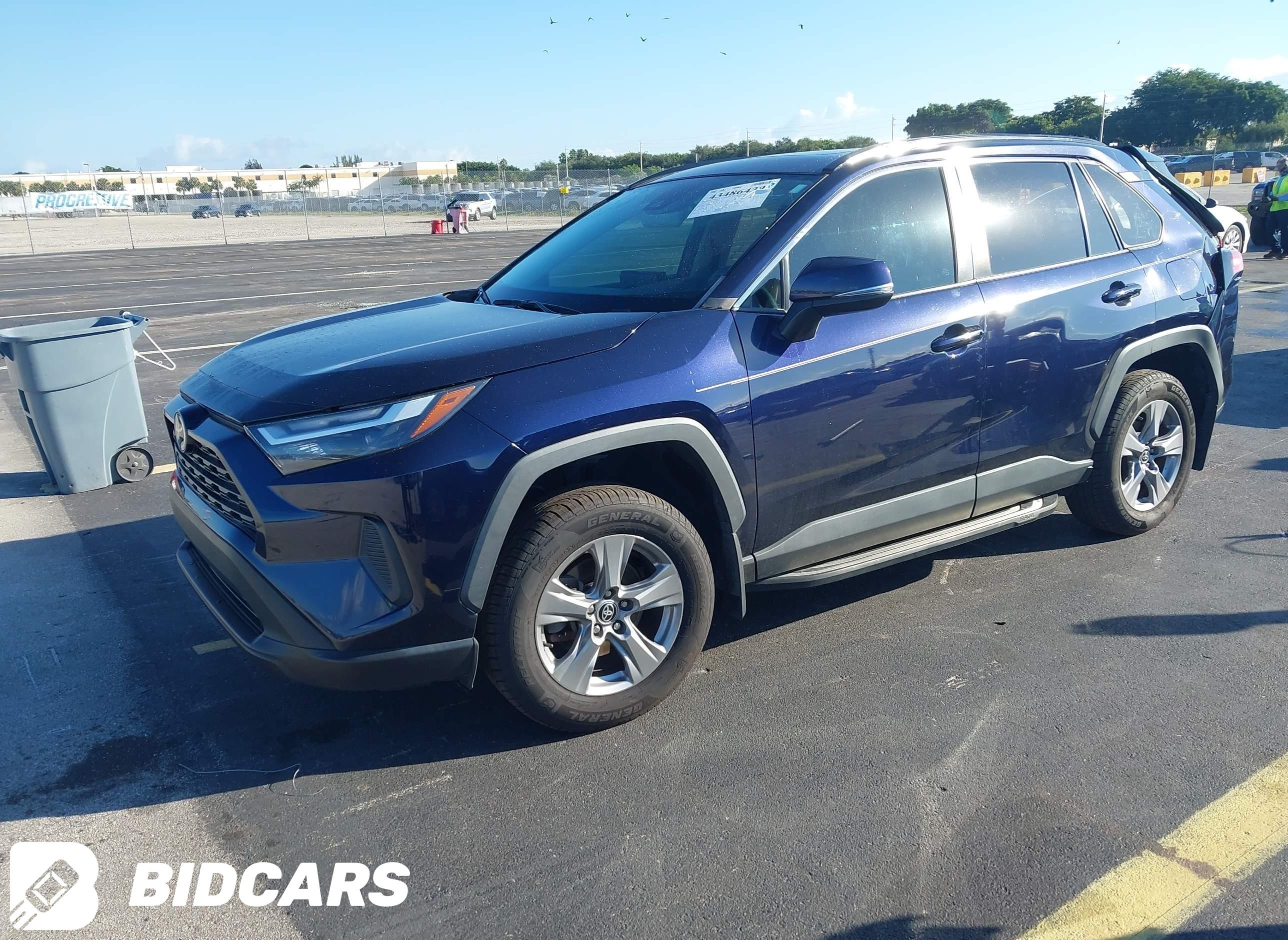 2022 Toyota RAV4, Xle