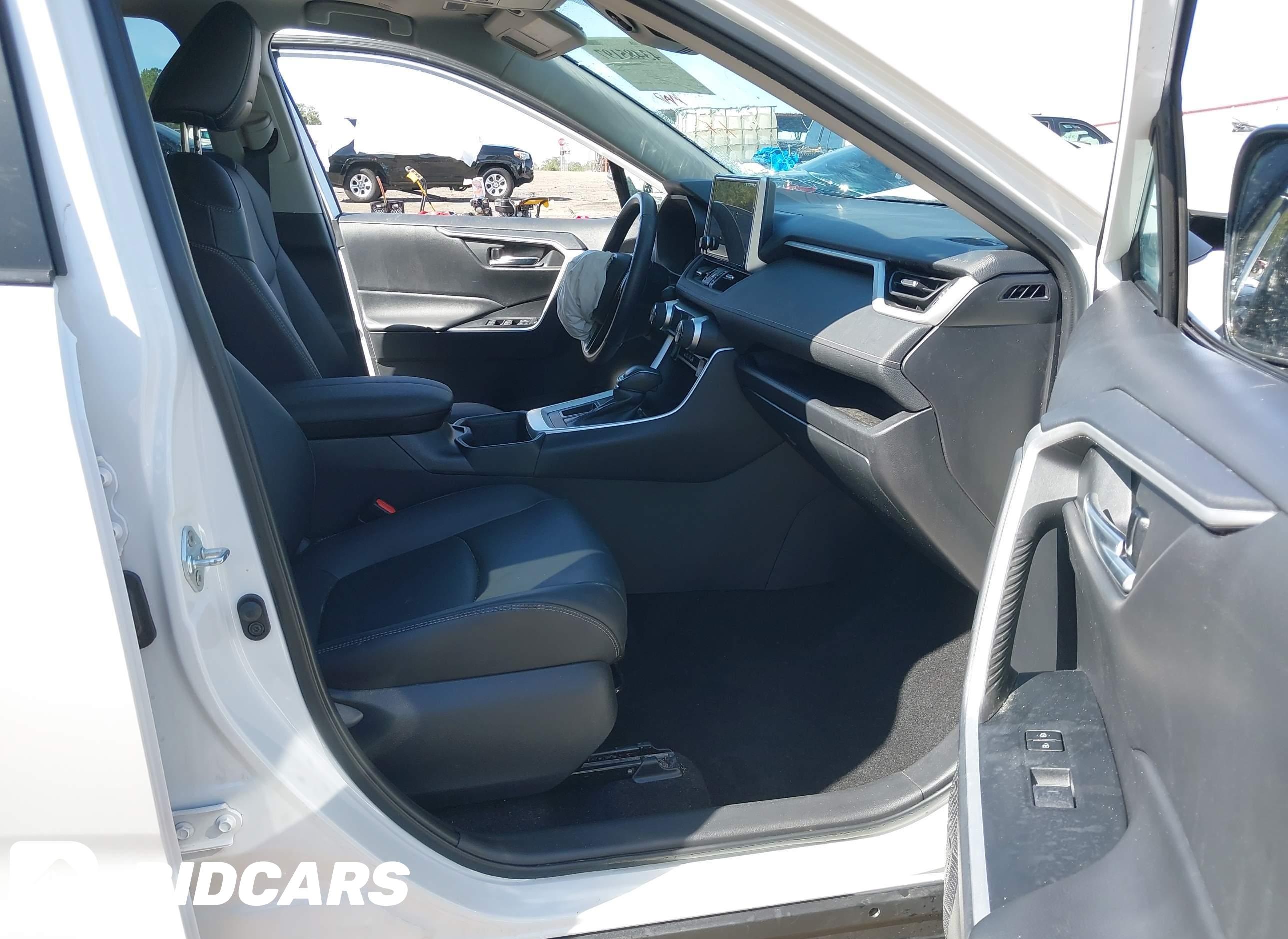 2024 Toyota RAV4, Xle Premium