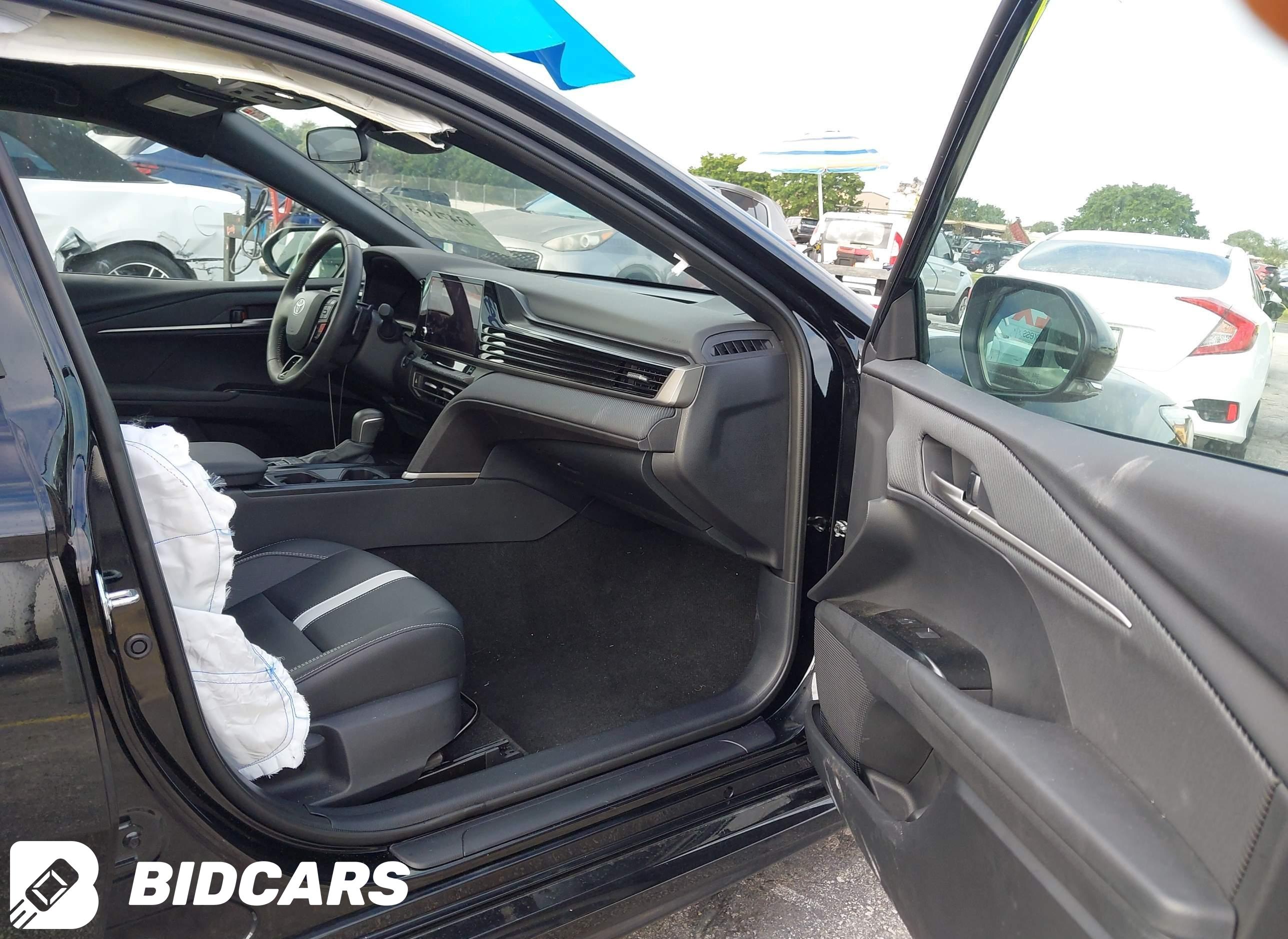 2025 Toyota Camry, SE