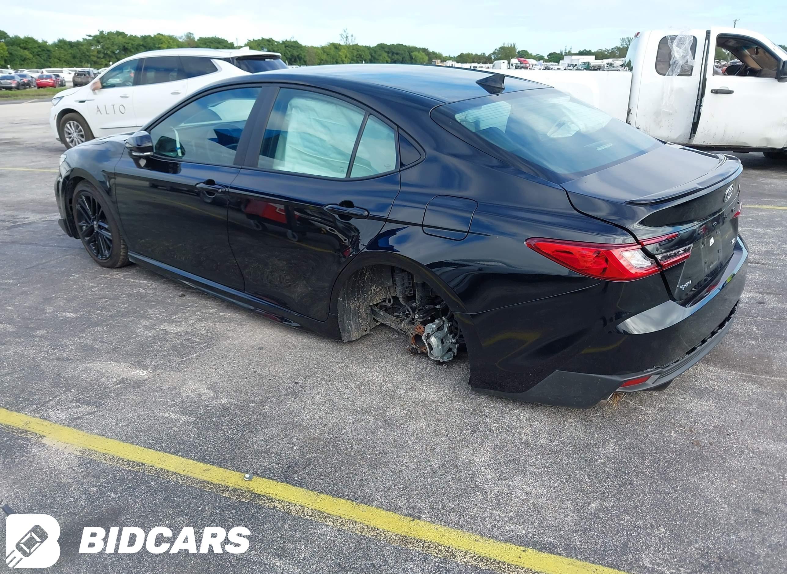 2025 Toyota Camry, SE