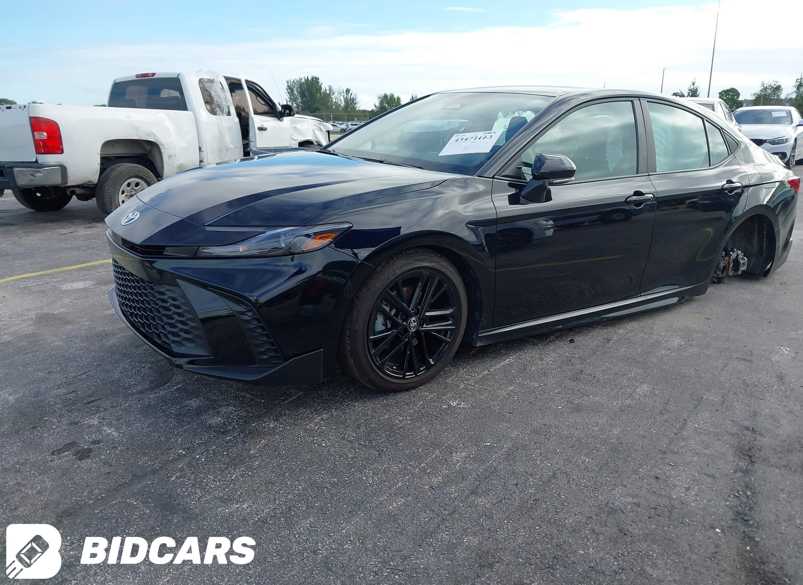 2025 Toyota Camry, SE