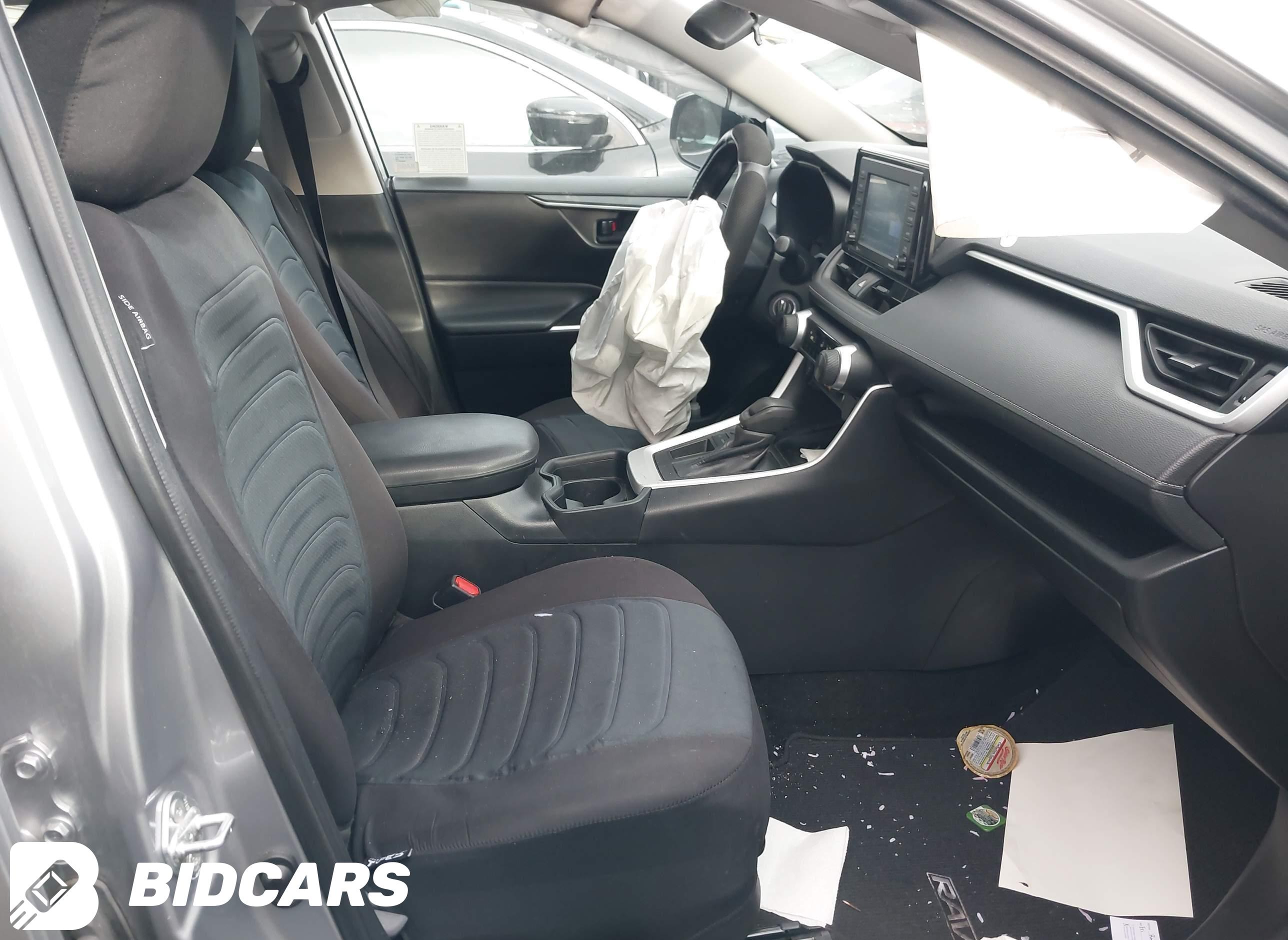 2020 Toyota RAV4, LE