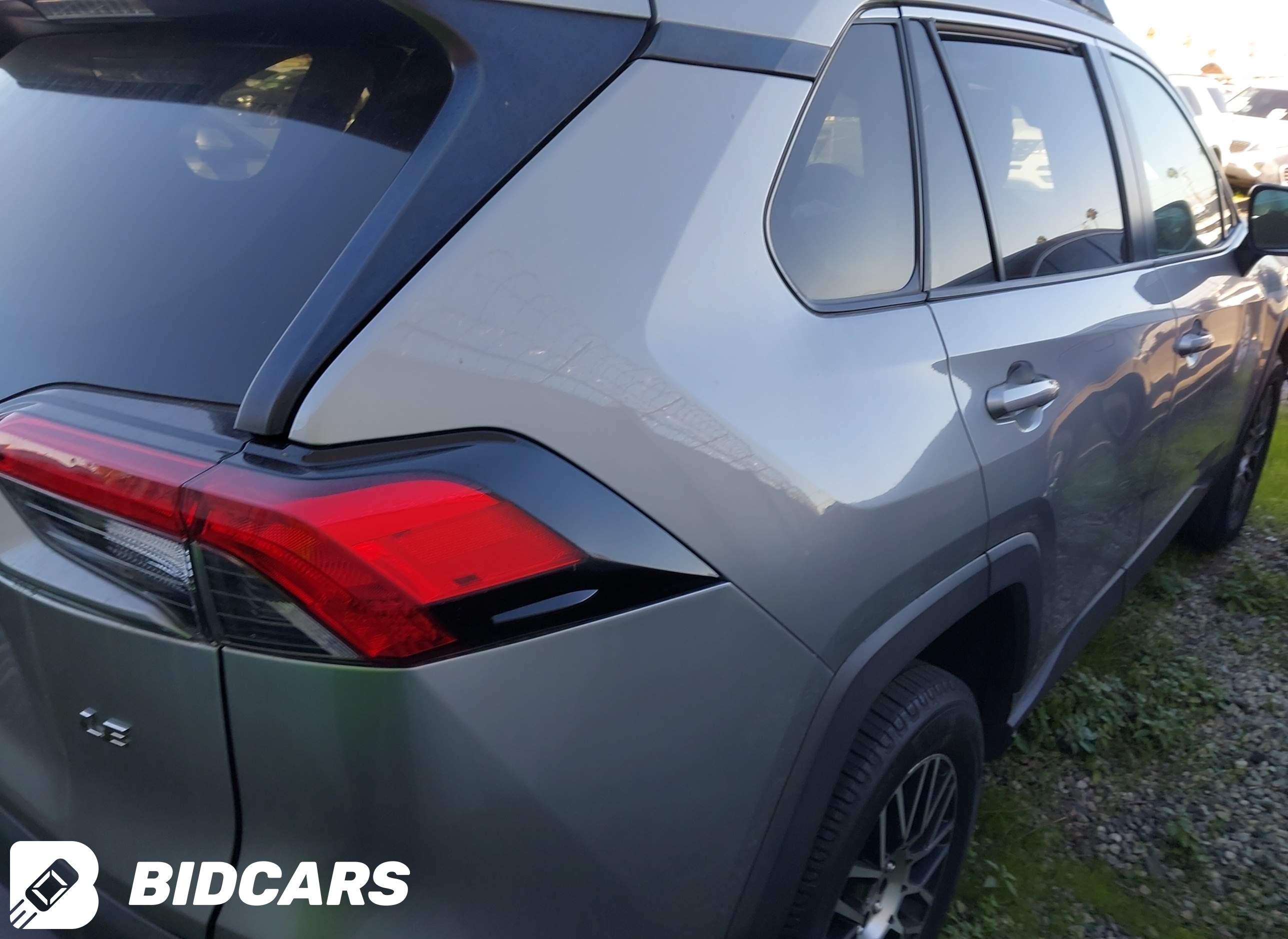 2020 Toyota RAV4, LE