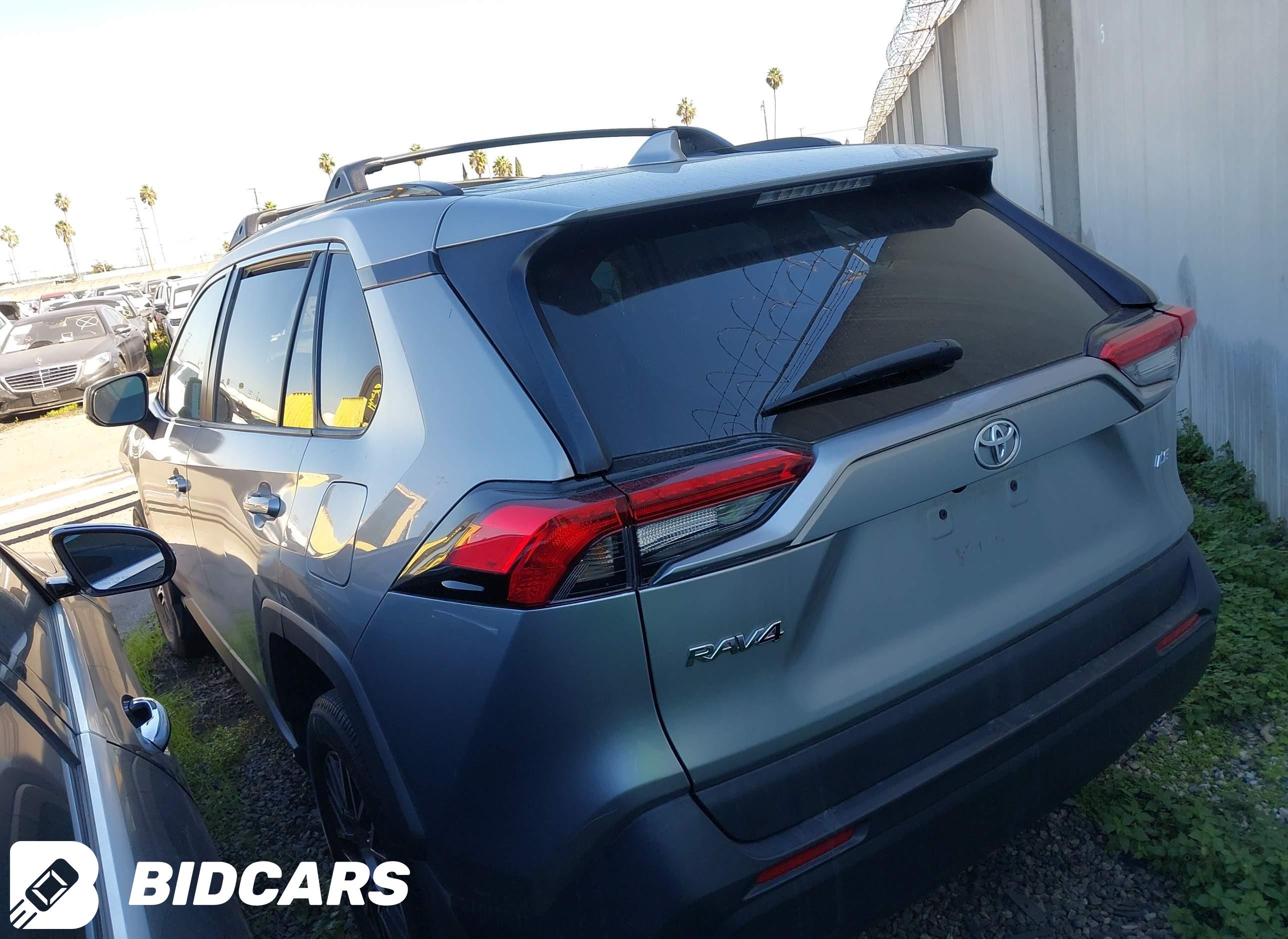 2020 Toyota RAV4, LE