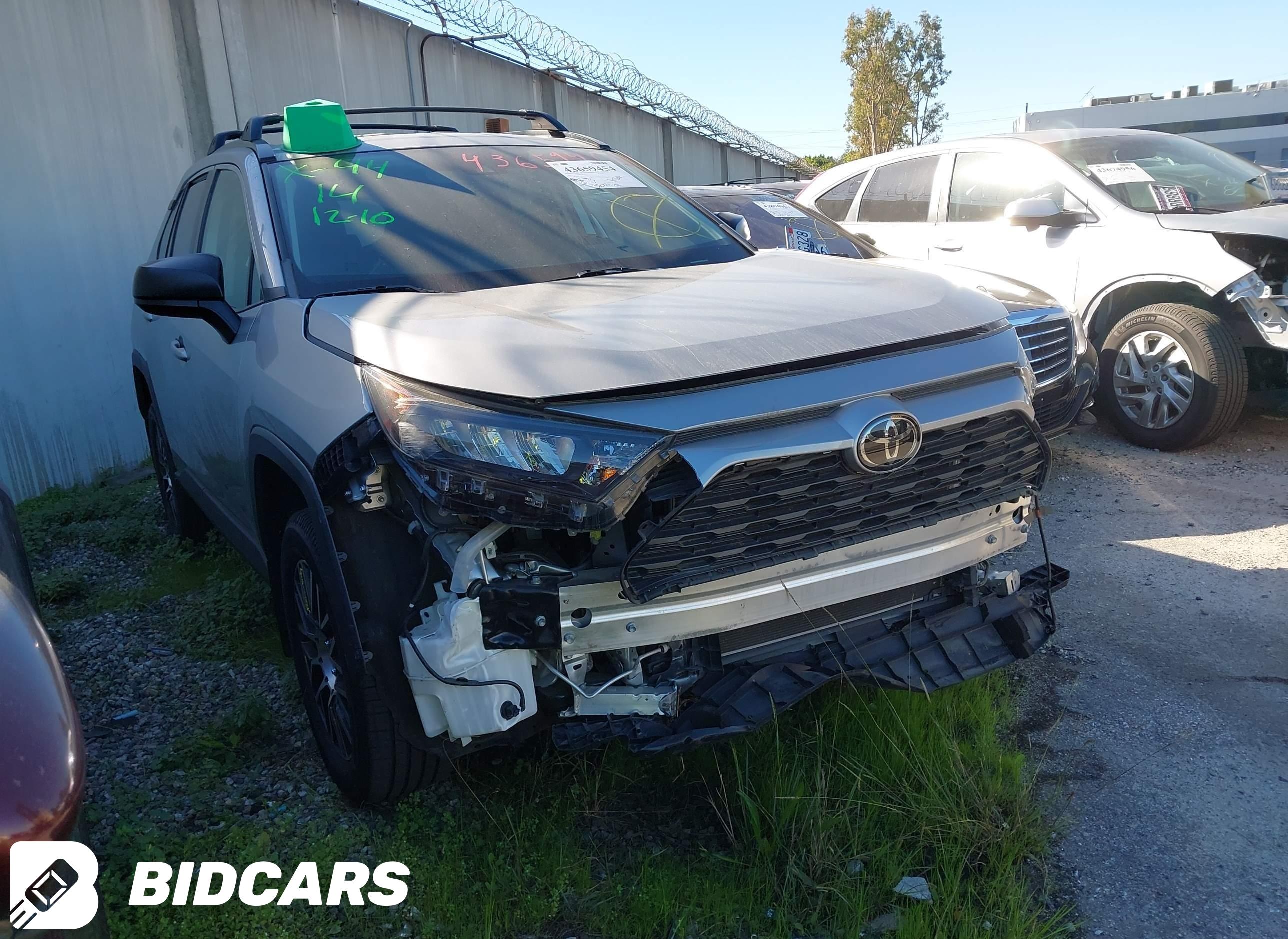 2020 Toyota RAV4, LE