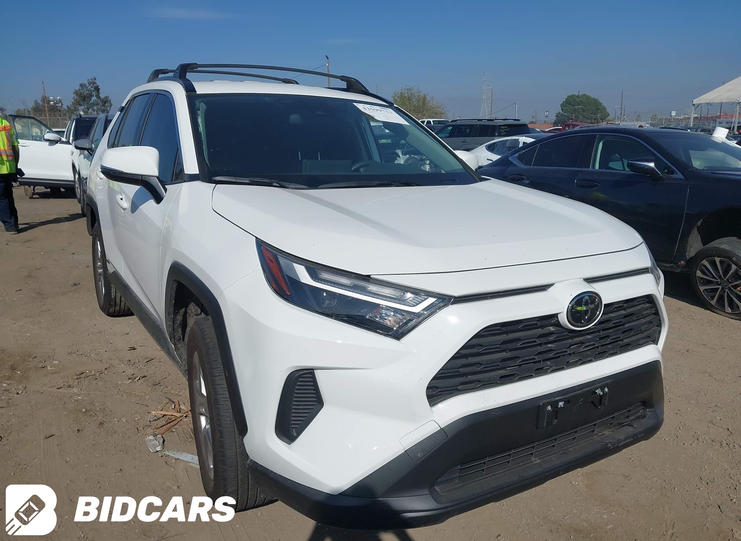 2025 Toyota RAV4, Hybrid LE