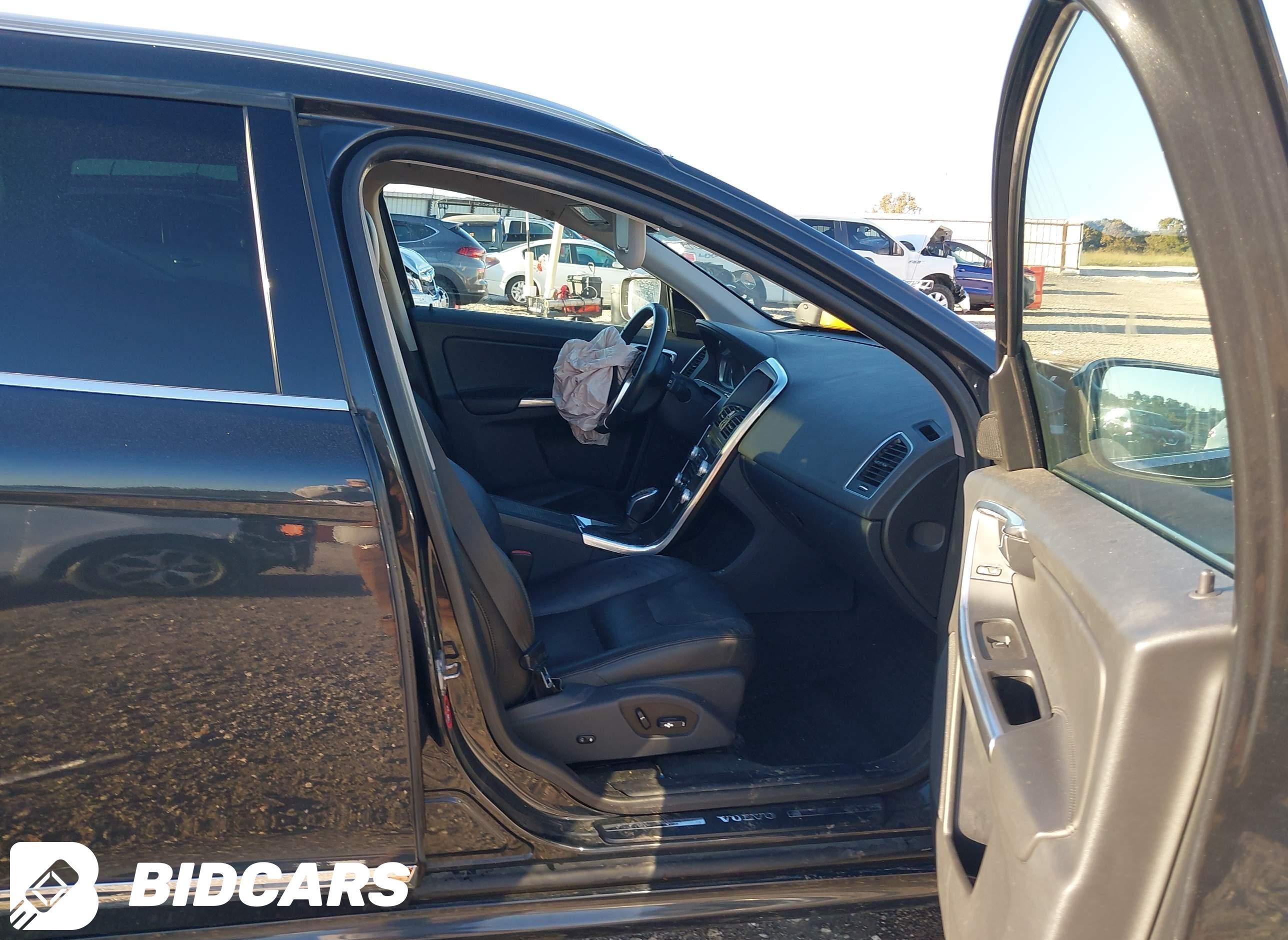 2016 Volvo XC60, T5 Drive-E P...