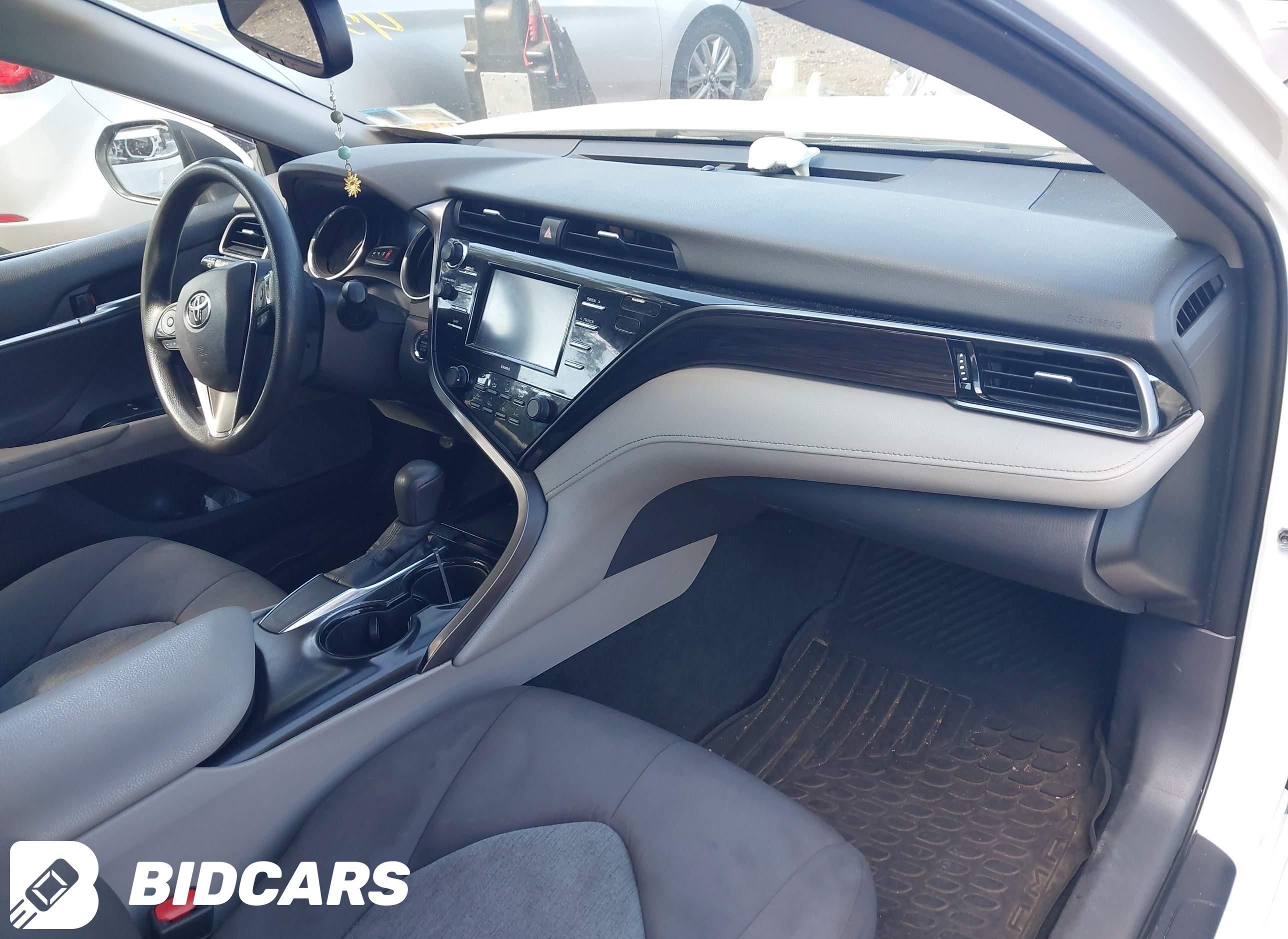 2020 Toyota Camry, LE