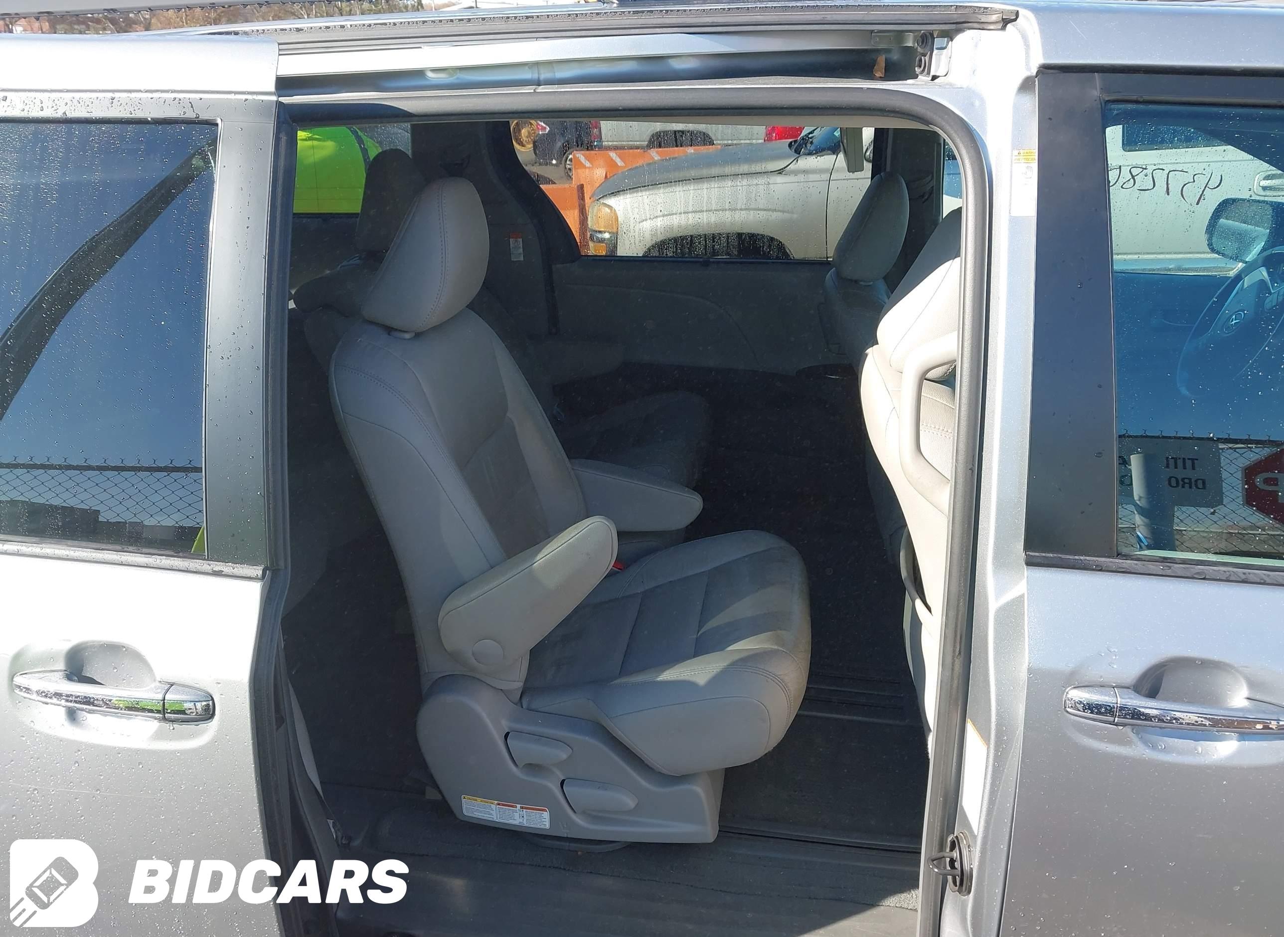 2016 Toyota Sienna, Xle Premi...