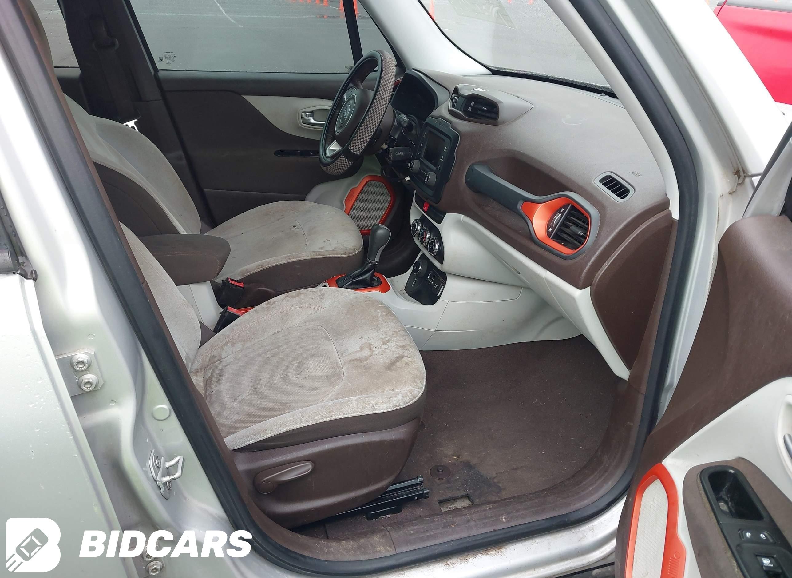 2015 Jeep Renegade, Latitude