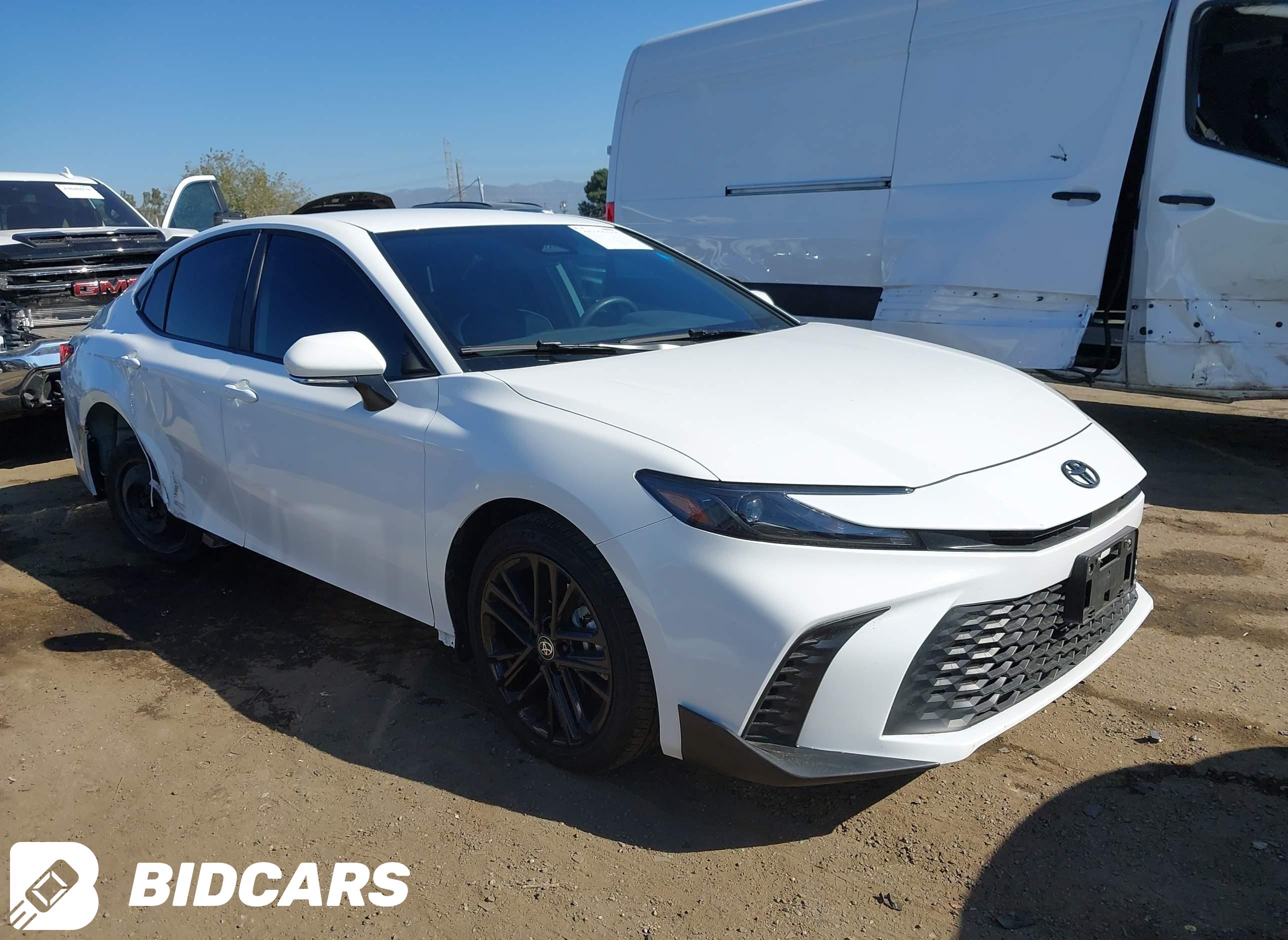 2025 Toyota Camry, SE