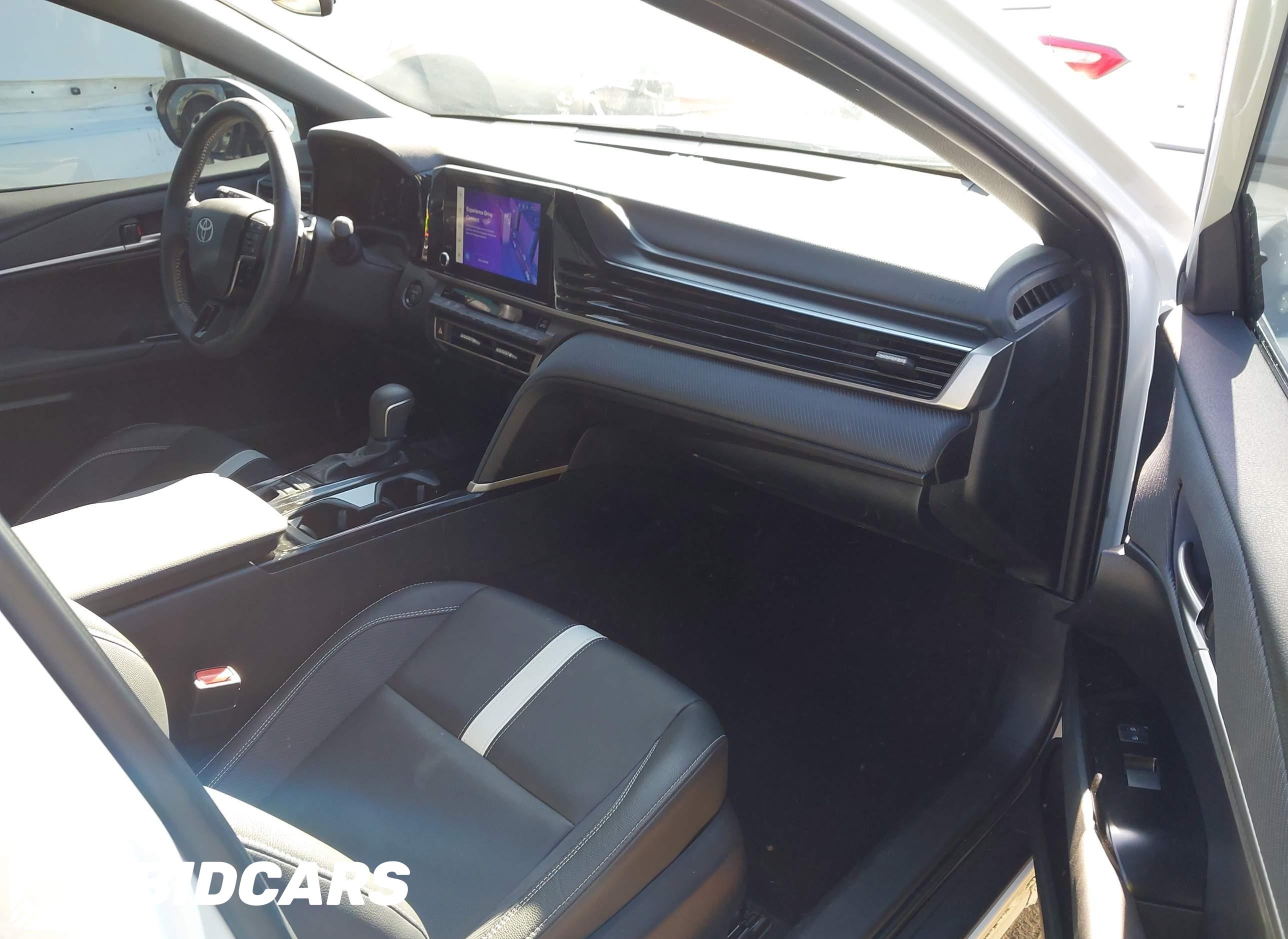 2025 Toyota Camry, SE