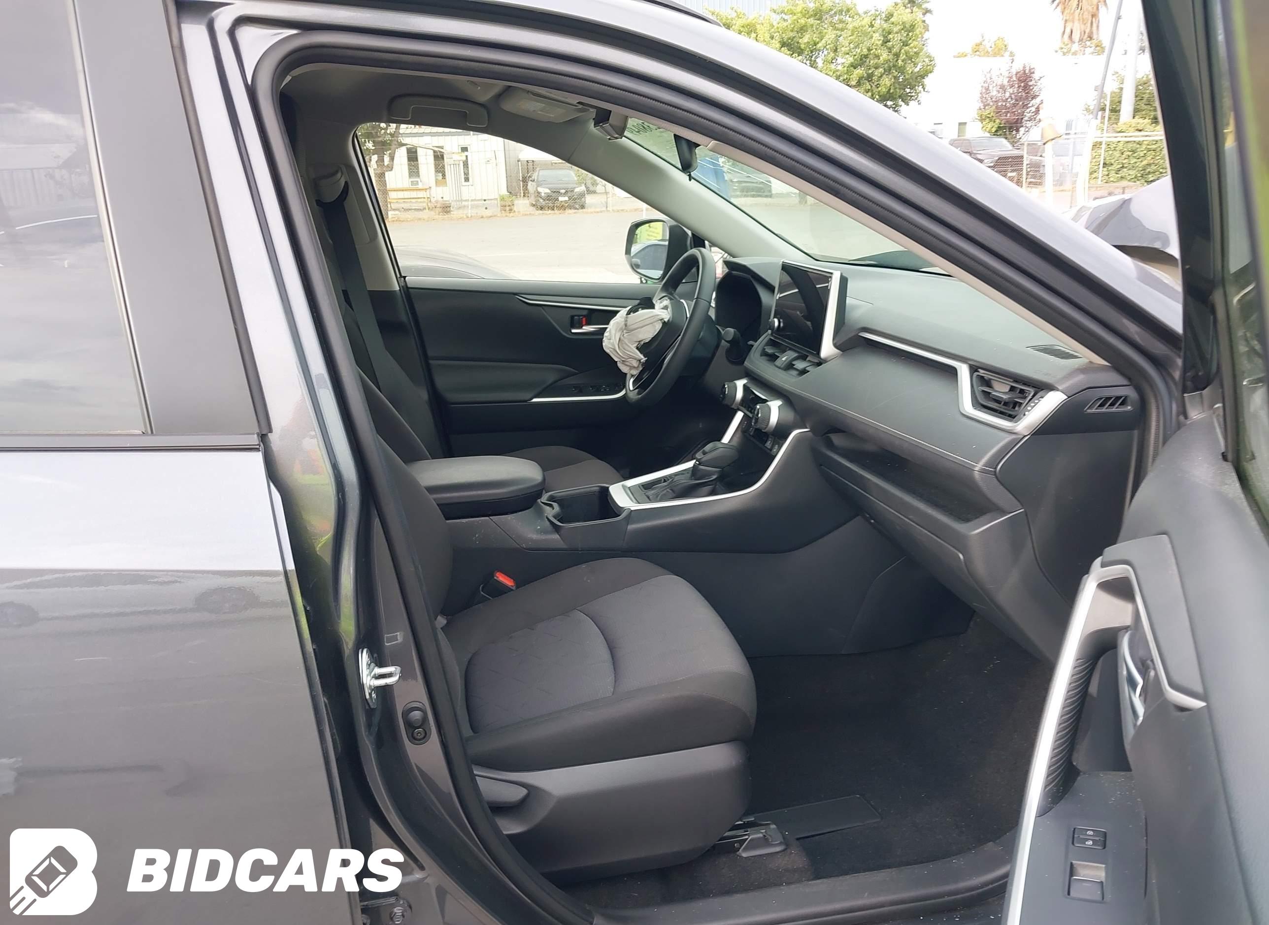 2024 Toyota RAV4, Xle