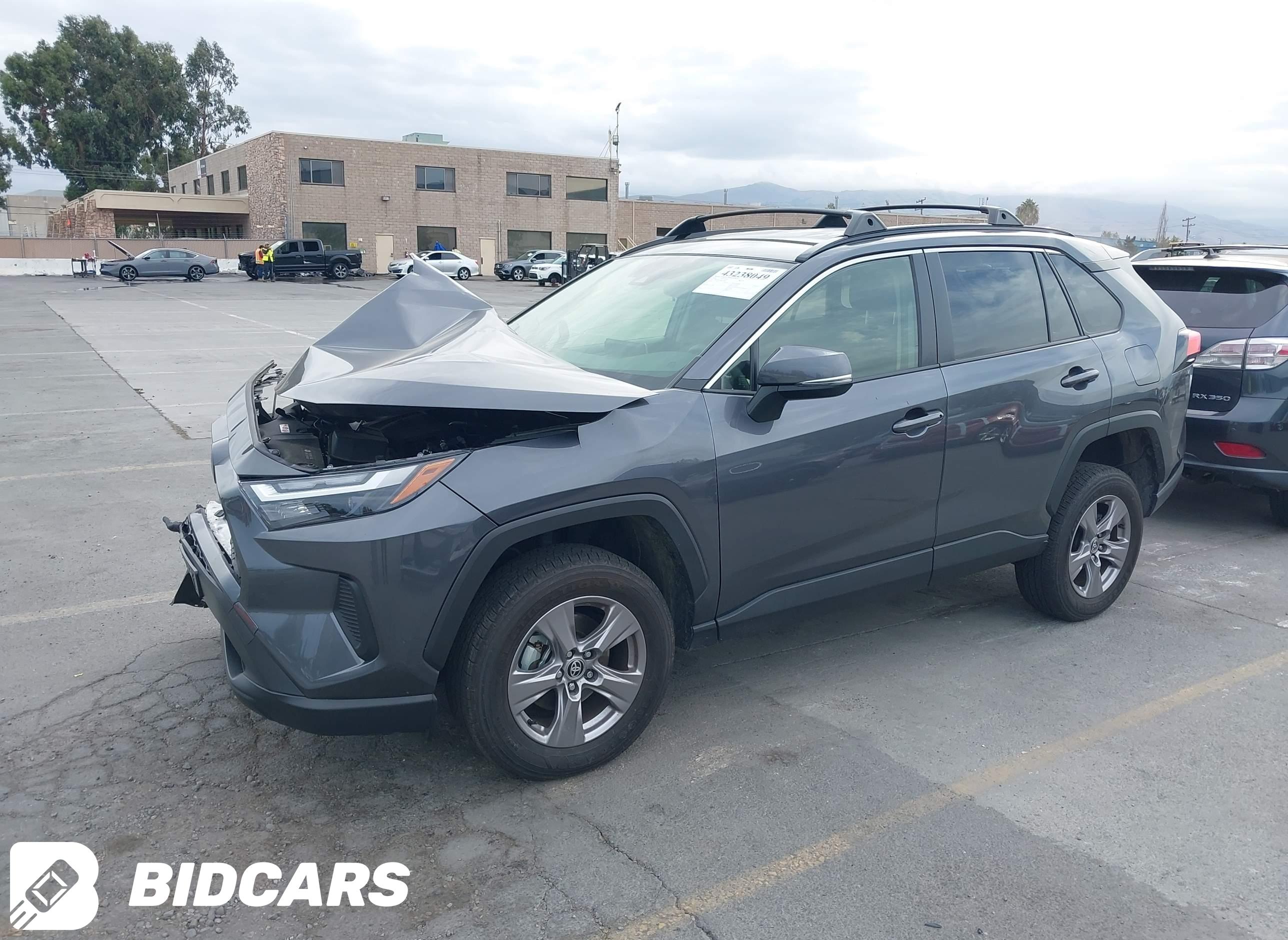 2024 Toyota RAV4, Xle